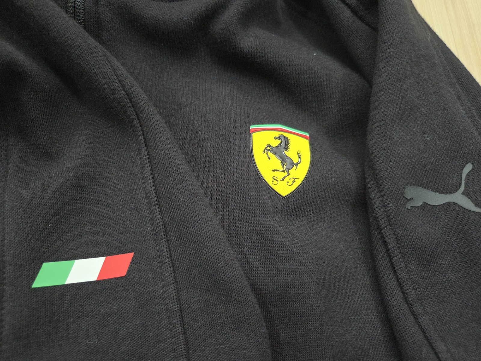 PUMA Men’s Large Scuderia Ferrari Italian Sweat Jacket Full Zip Hooded Black