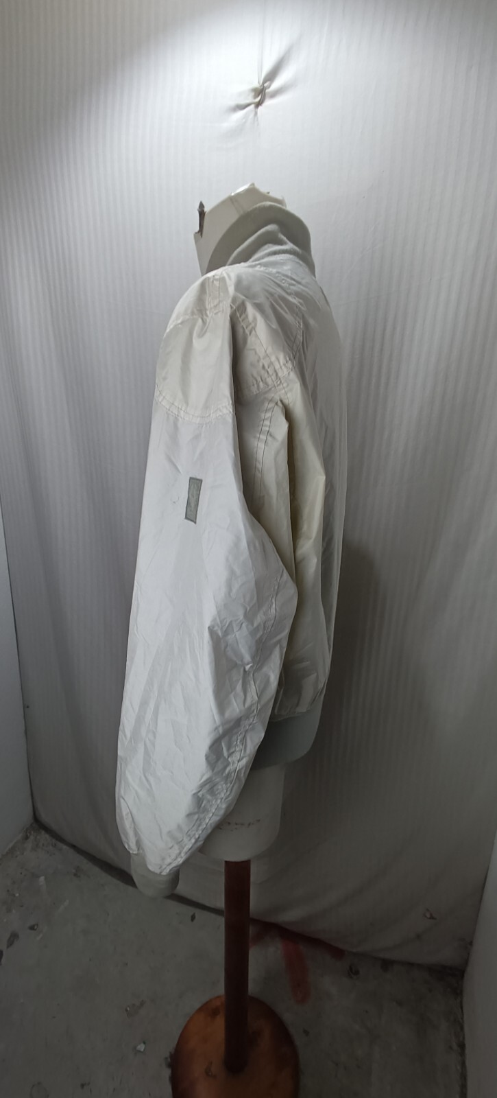 Item d3235 Men’s Belstaff Jacket White/Grey, Size XL, Polyester, Underarm