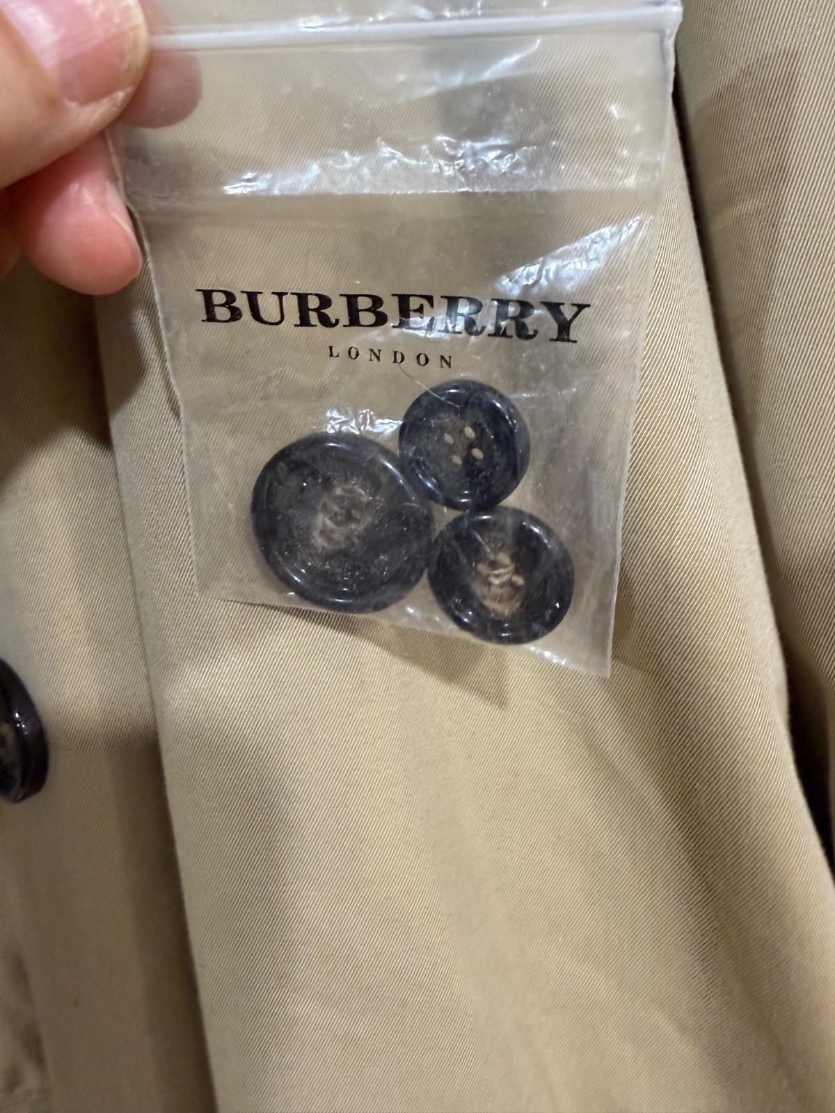 Burberrys Men’s TrenchCoat Nova Check Belted Vintage, includes wool liner, 42R
