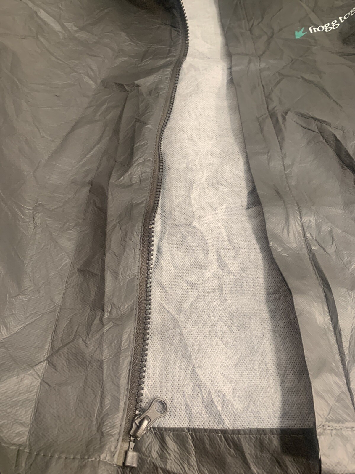 Frogg Toggs Rain Suit Size Small Jacket and pants Black 100% polypropylene