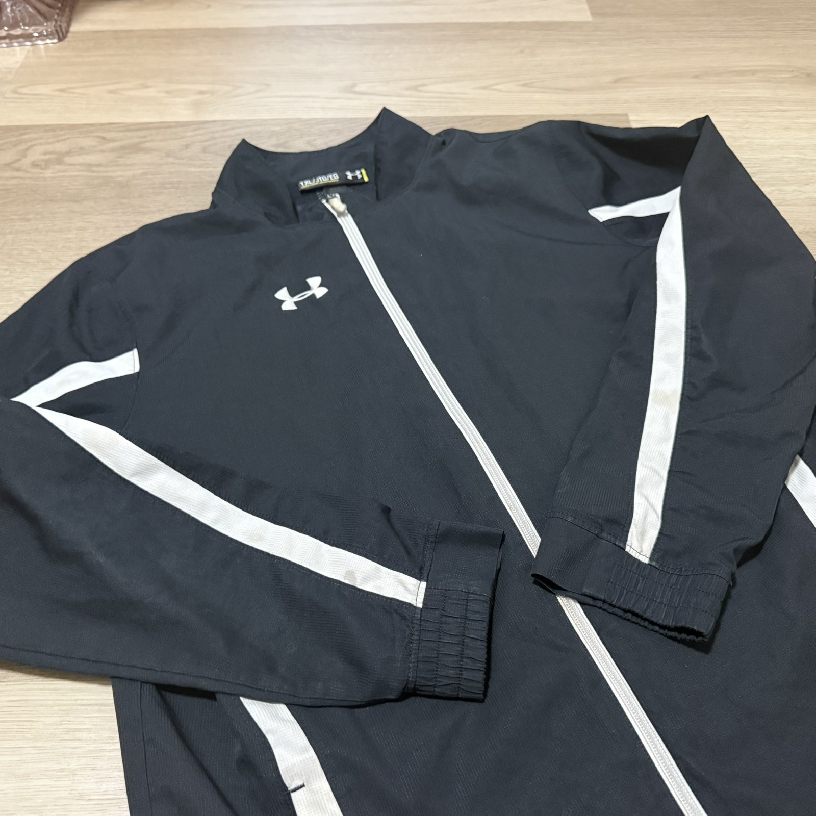 UNDERARMOUR JACKET SZ LARGE MENS LOOSE FIT COAT LG LOGO FRONT & BACK
