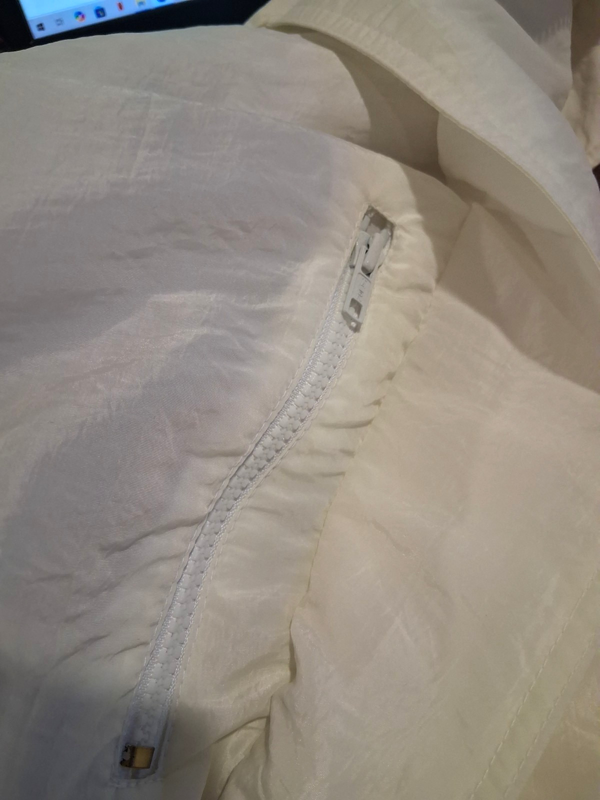 JG HOOK WHITE LIGHTWEIGTH ZIPPER COAT, SIZE 14, NYLON/POLY BLEND DRY CLEAN ONLY