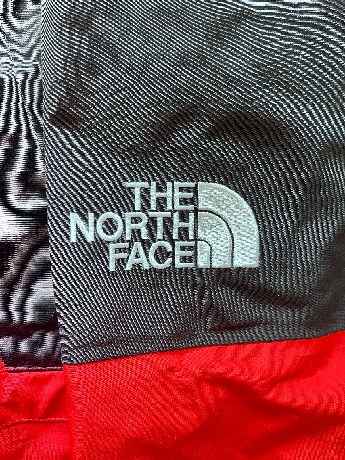 The North Face 1994 Retro Mountain Futurelight Jacket – Fiery Red [Medium, Used]