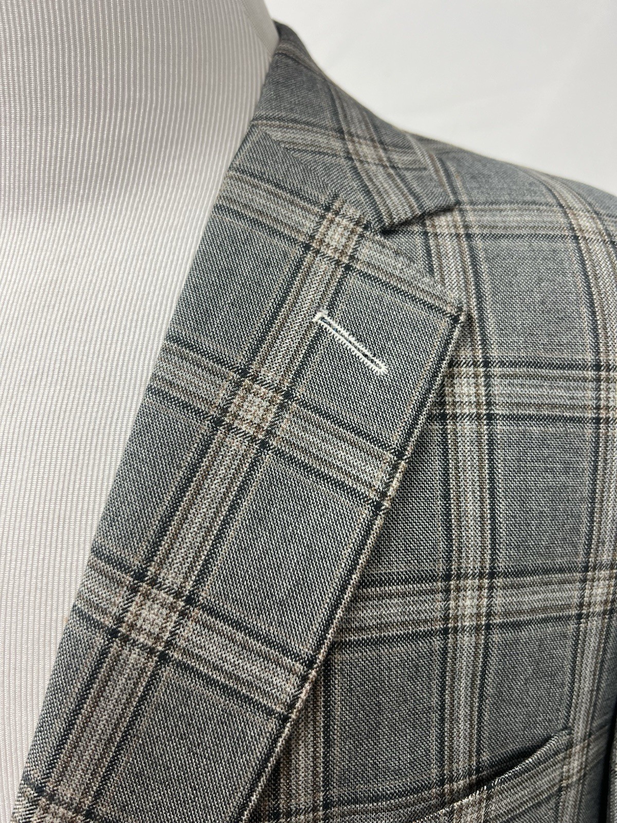 Custom Tailored Men’s 46 Gray Tan Windowpane Plaid 2-Button Blazer Jacket Coat