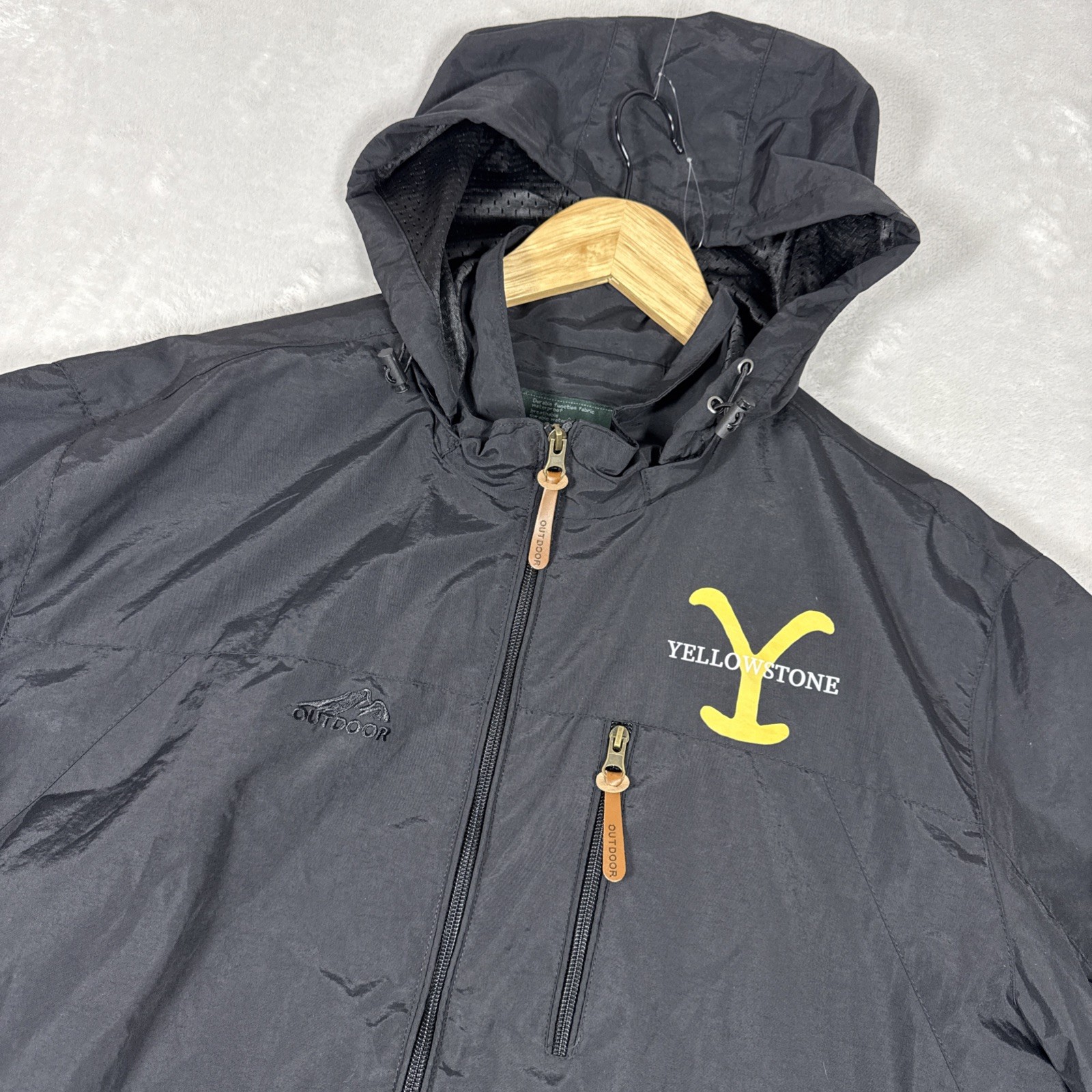 Outdoor Light Weight Rain Jacket Full Zip Men’s Size Large/X-Large Yellowstone