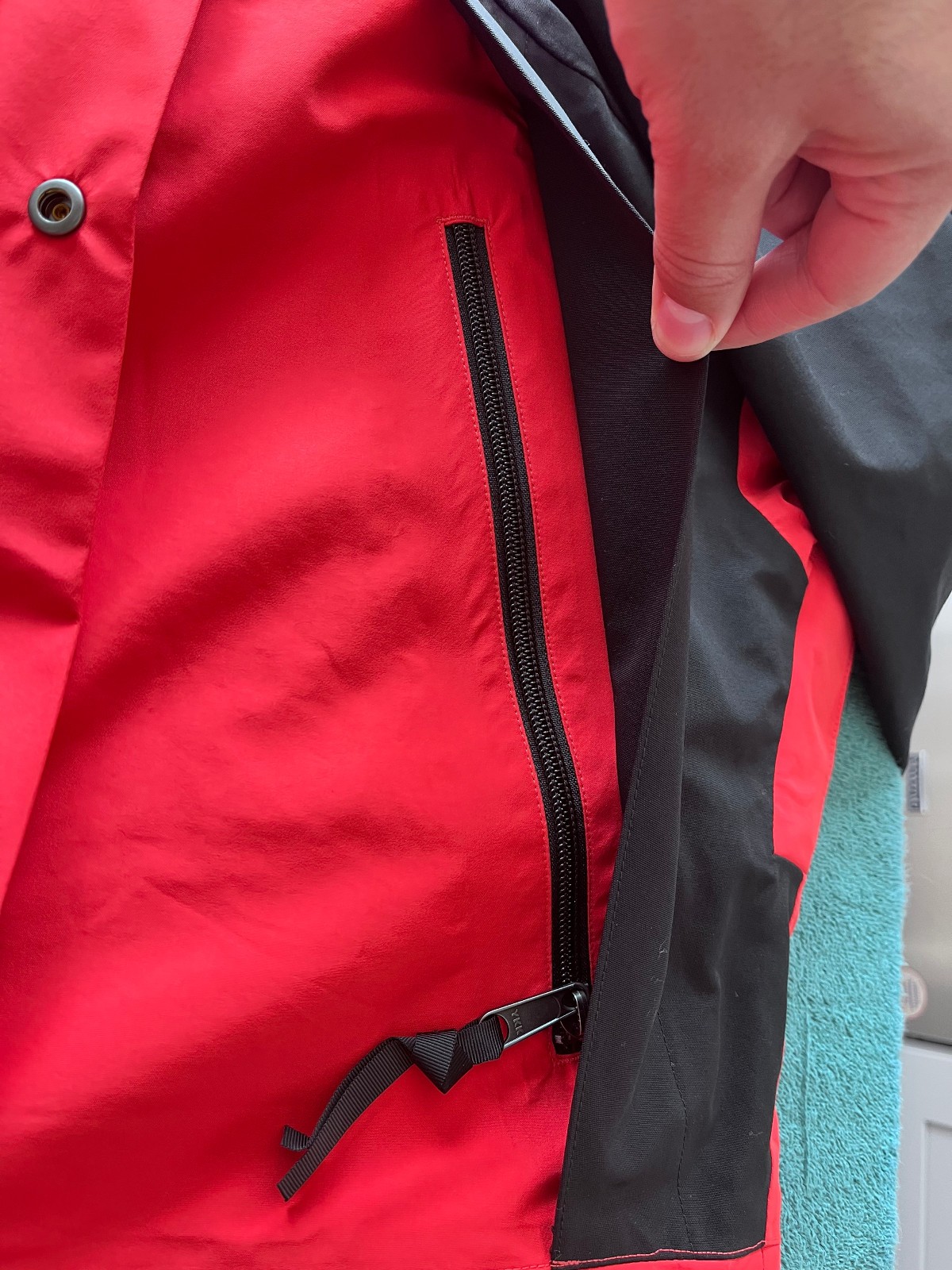 The North Face 1994 Retro Mountain Futurelight Jacket – Fiery Red [Medium, Used]
