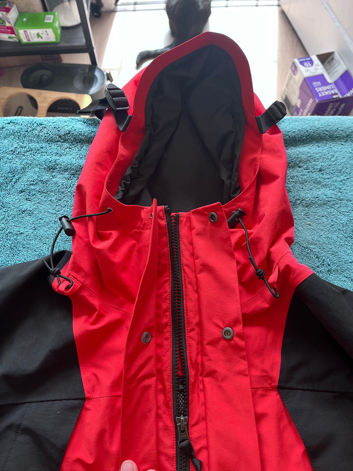 The North Face 1994 Retro Mountain Futurelight Jacket – Fiery Red [Medium, Used]