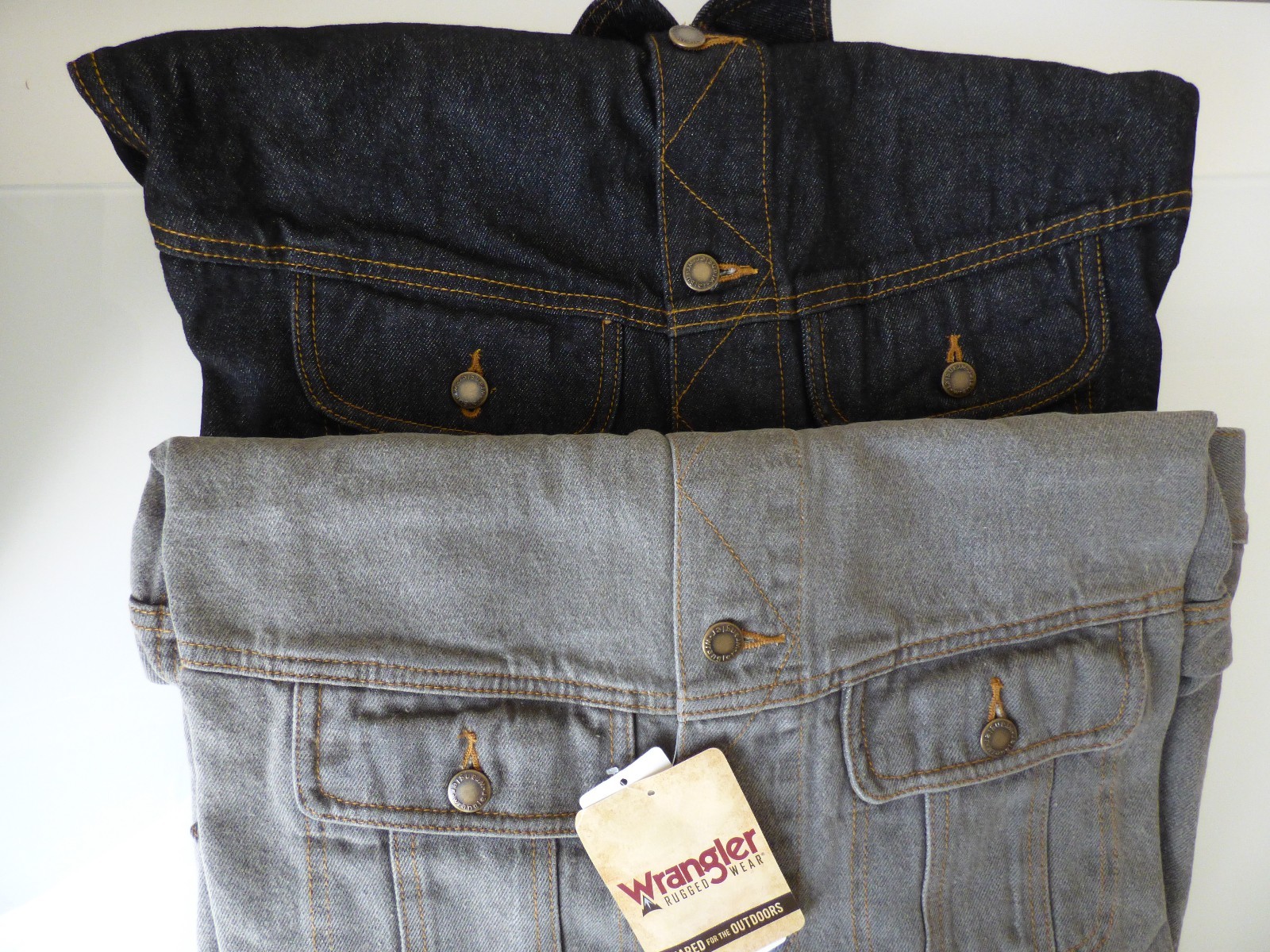 Men’s Wrangler Rugged Wear Denim Jacket – Inside Pockets