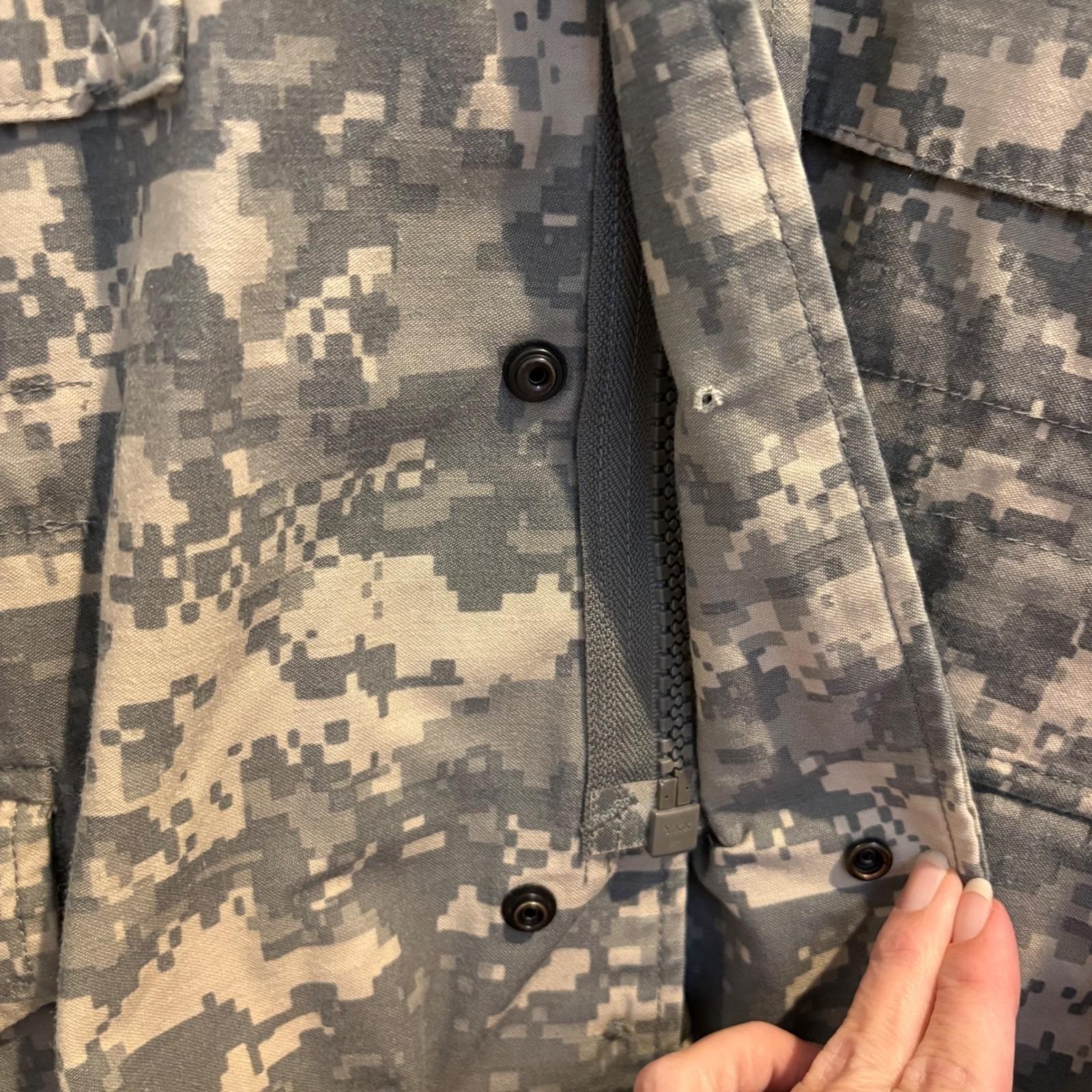 US Army Cold Weather Field Coat Medium Short UCP ACU Digital Camo Military