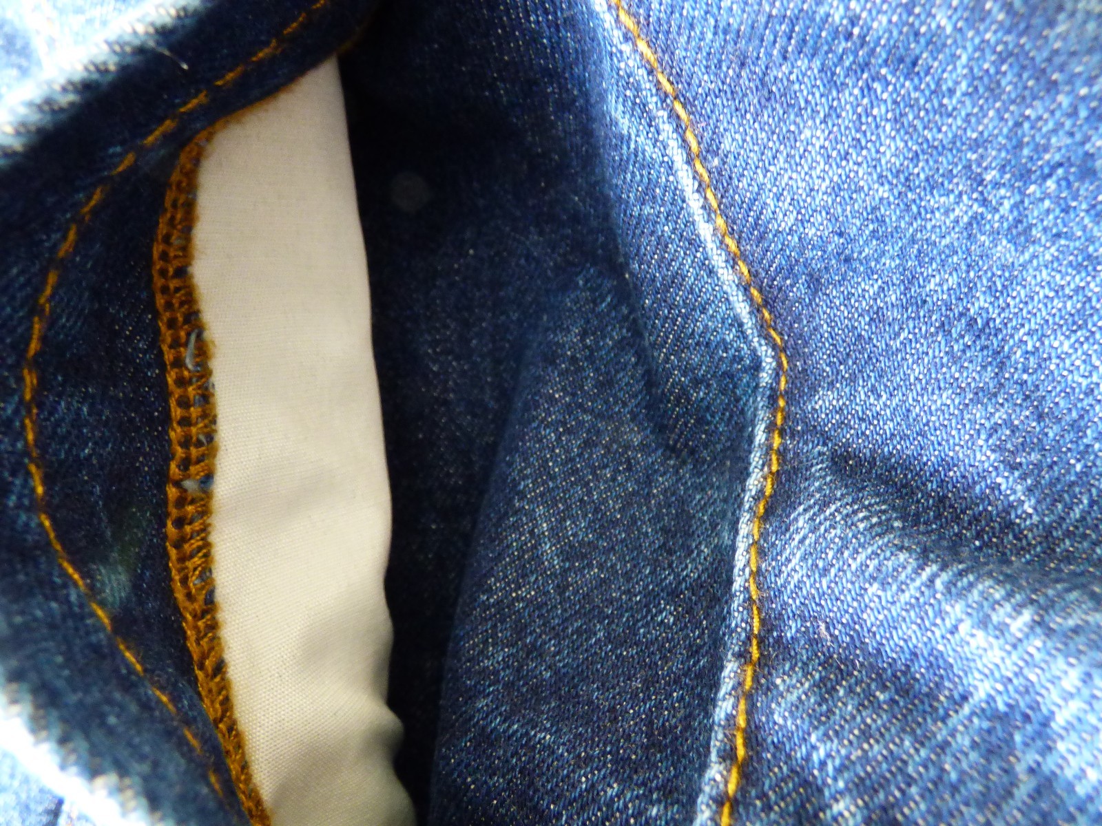 Men’s Wrangler Rugged Wear Denim Jacket – Inside Pockets
