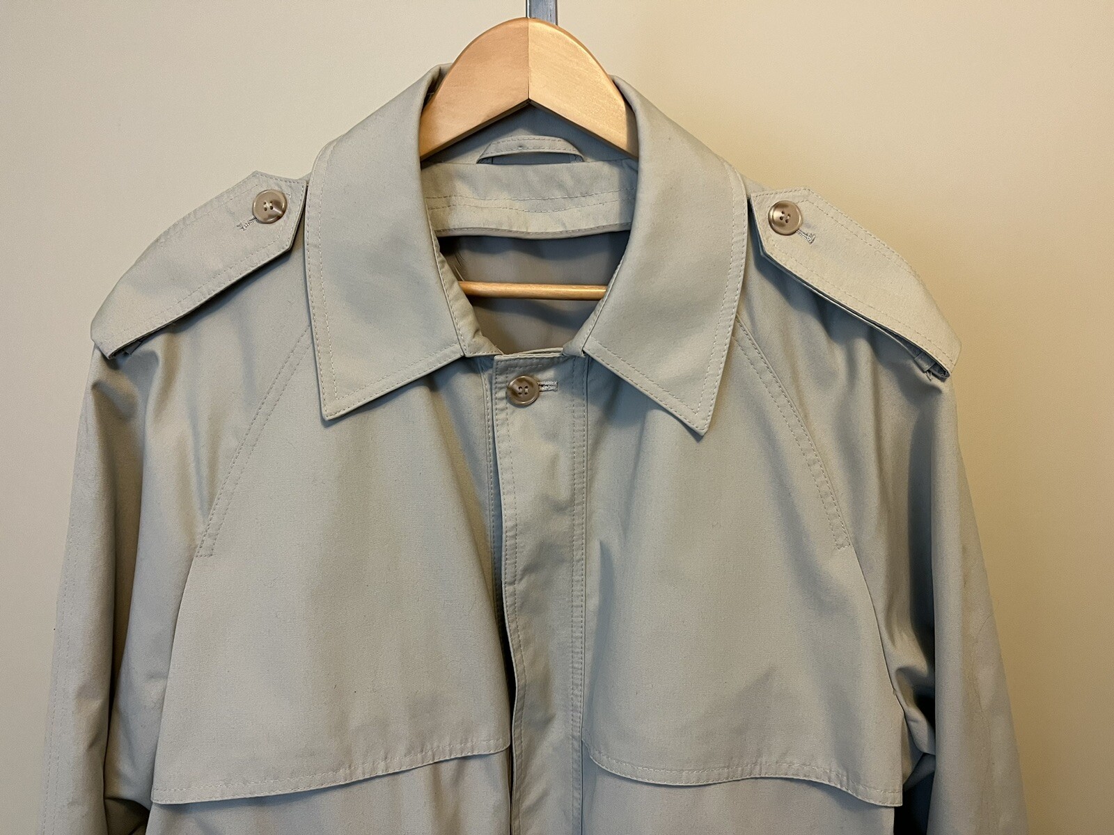 Vtg Field & Stream Mens Size 44 Khaki Trench Coat Button Front & Belted