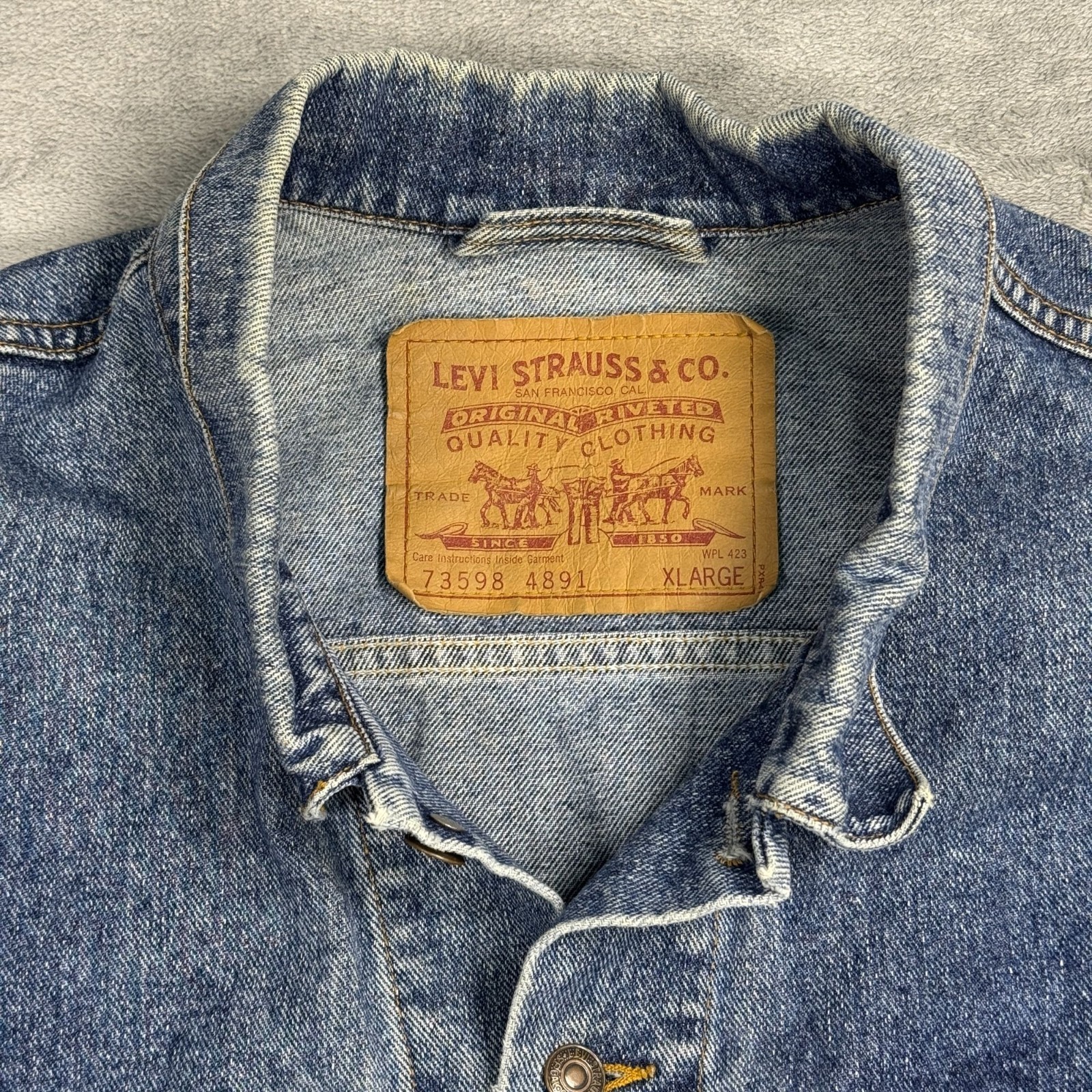 RARE Vintage 90s Levis Embroidered Trucker Jean Jacket 73598-4891 Mens XL Denim