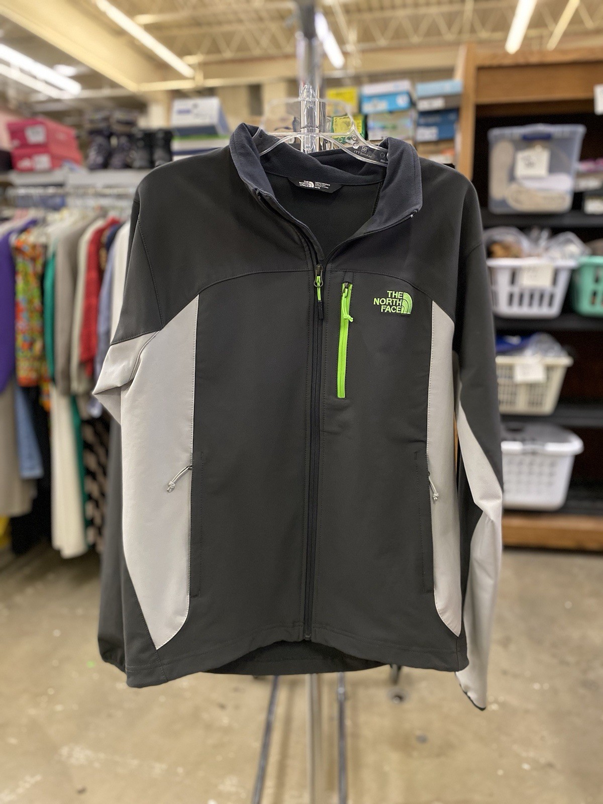The North Face Mens M Soft Shell Windwall Jacket Full Zip Outerwear Gray Black