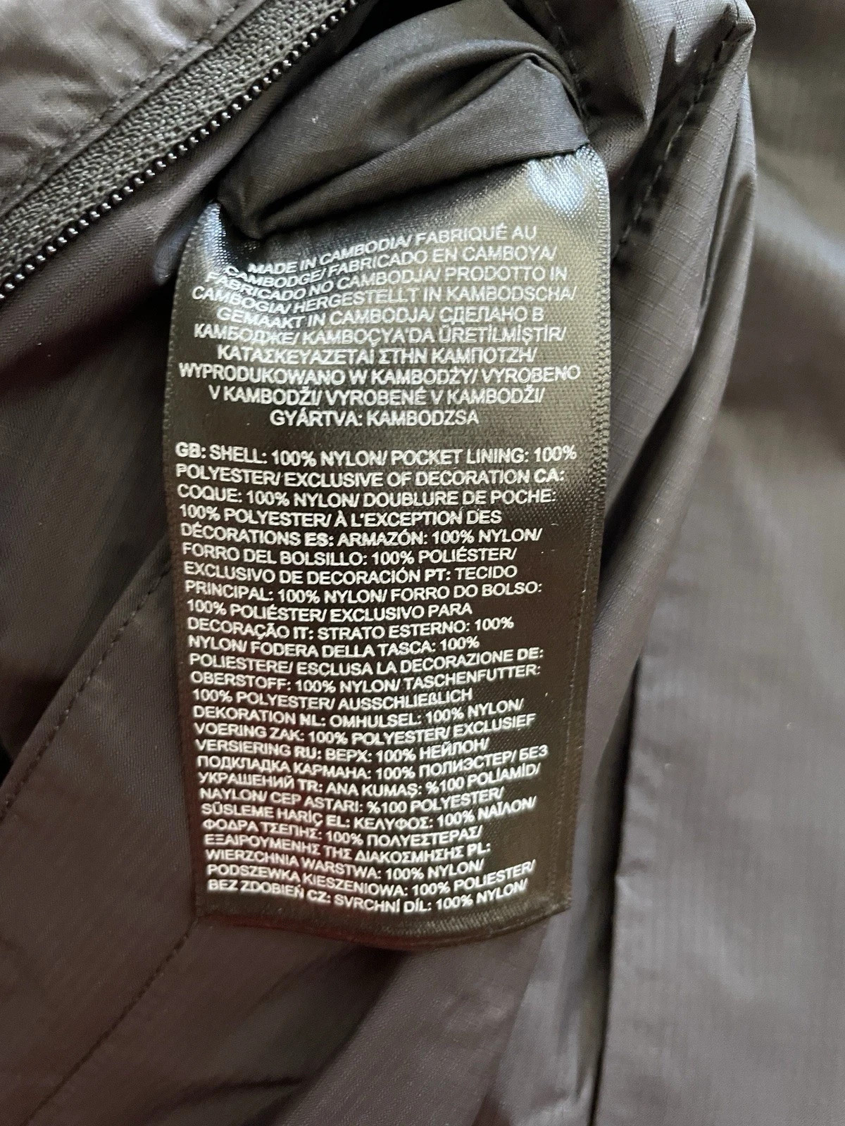 THE NORTH FACE Men’s Venture 2L DryVent Waterproof Hooded Rain Jacket TNF BLACK
