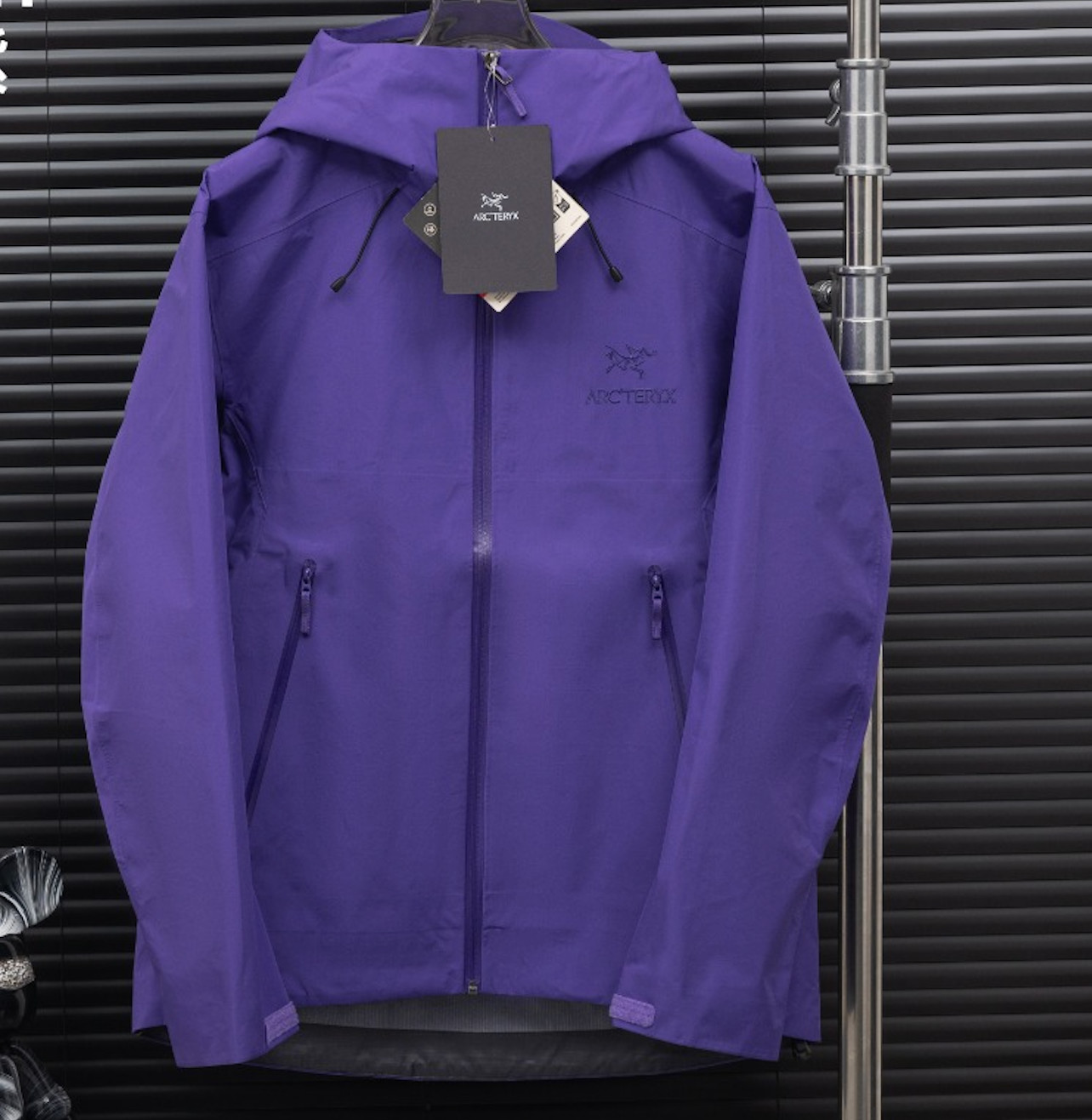 Arcteryx BETA LT winter Jacket Men’s PURPLE Size S new