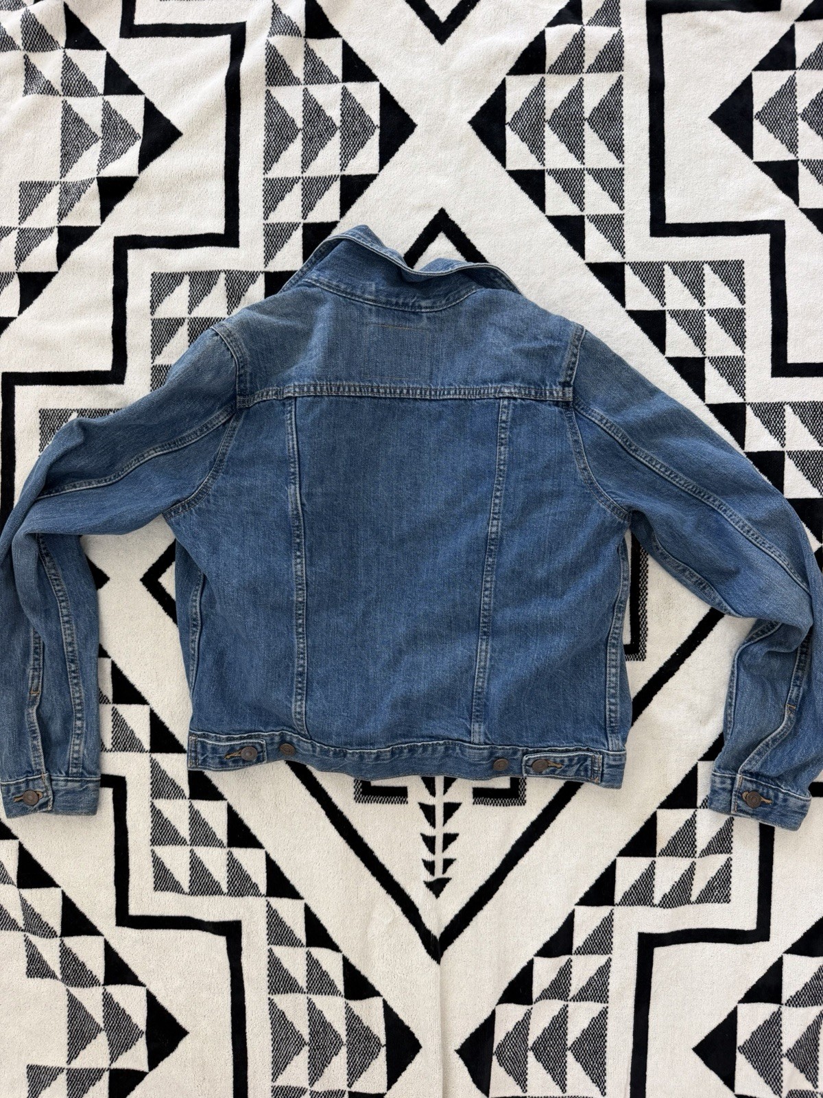 Levi’s women’s L Blue Trucker Jacket Button Front Pockets Cotton Regular Fit