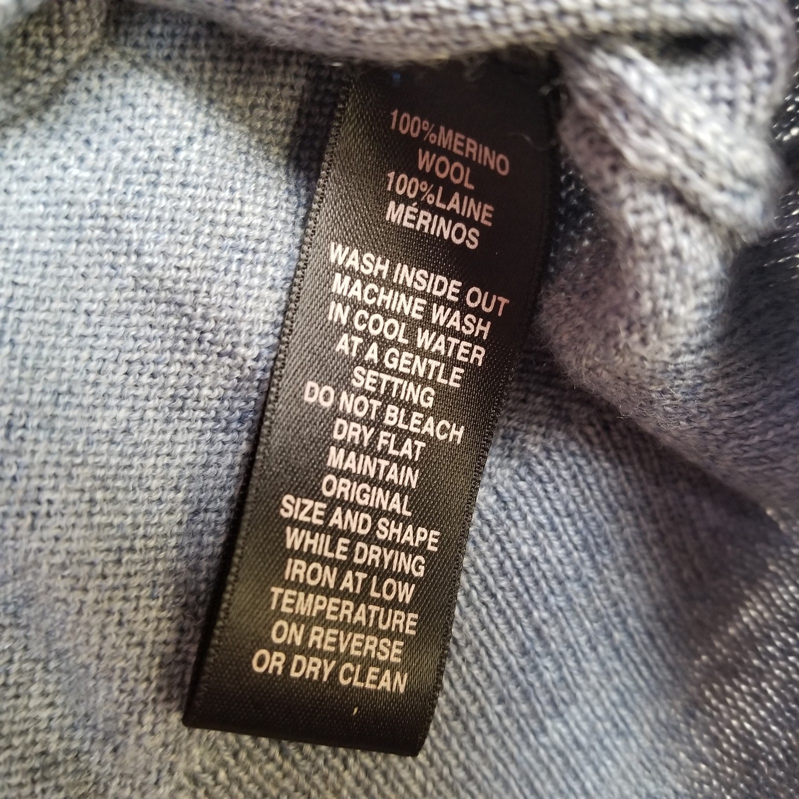Saks Fifth Avenue Men’s V-Neck Extra Fine Merino Wool Sweater Size Medium Gray