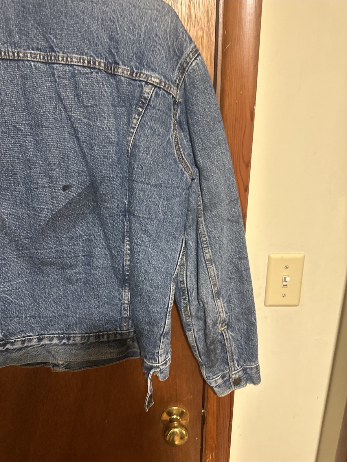 Levi’s Men’s Denim Trucker Jacket Dark Blue, Size Medium UEC