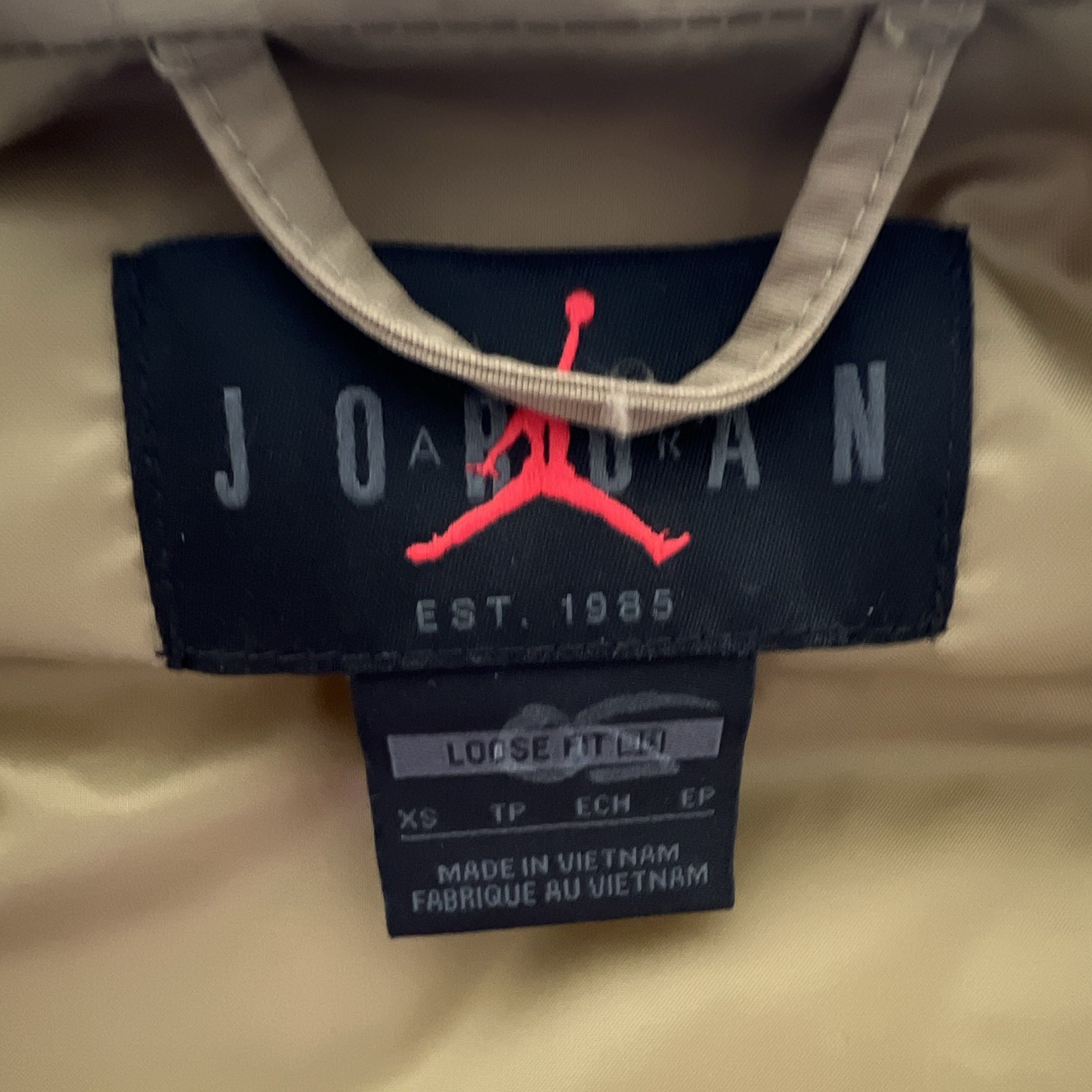 Jordan Beige Quilted Full Zip Vest XS Men’s Loose Fit V-Neck Logo Puffer