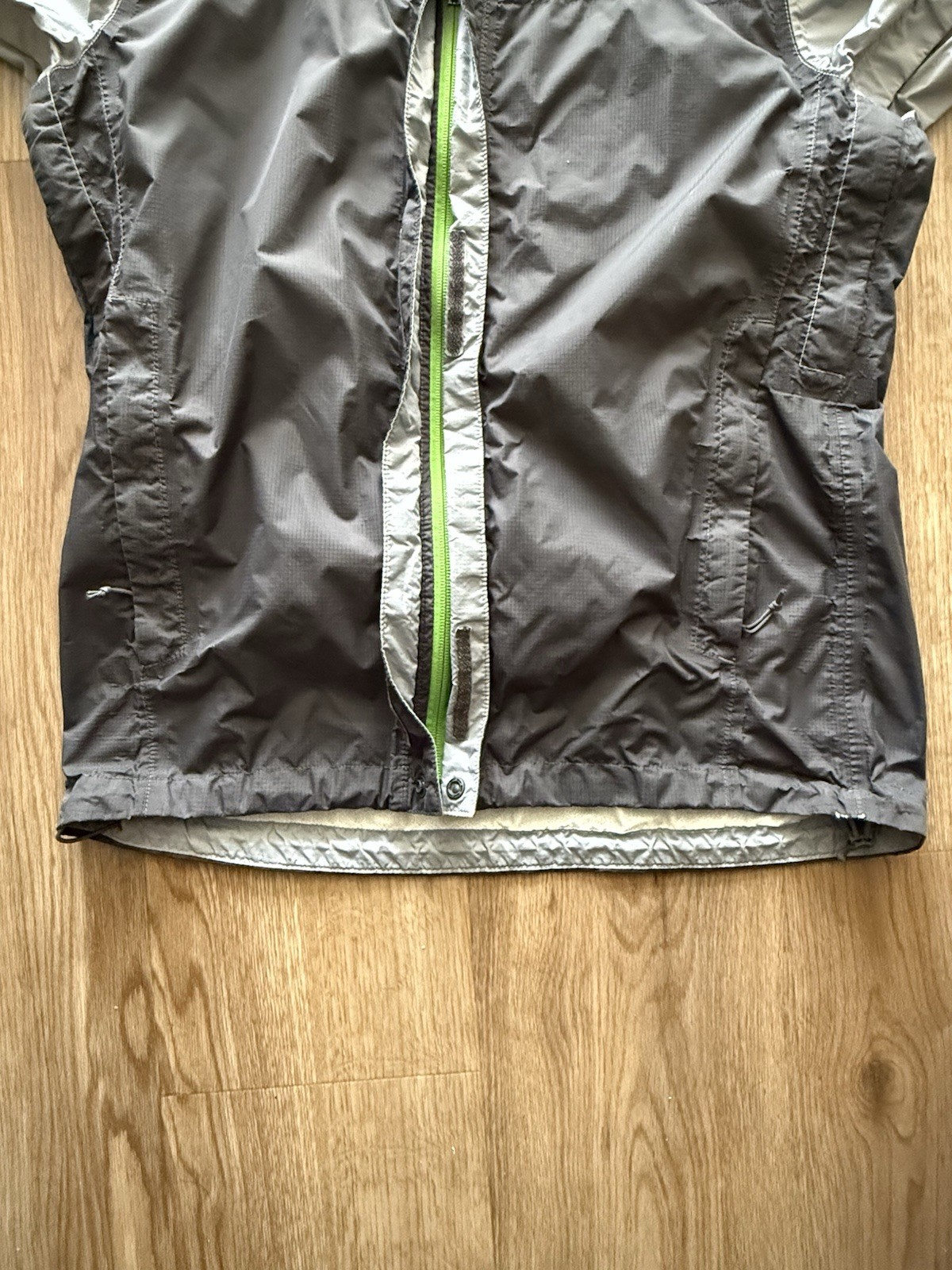 The North Face Men’s Hooded Full Zip Windbreaker Jacket Gray/Black/Green S