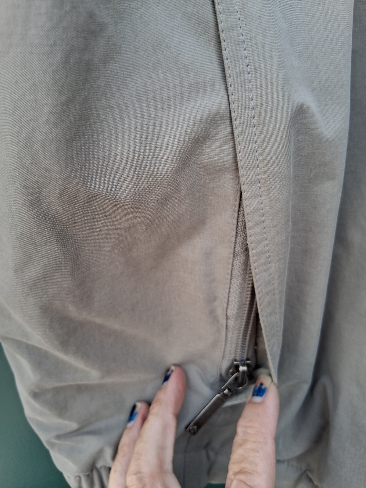 Columbia long sleeve solid tan full zip secure pockets elastic hem jacket Medium