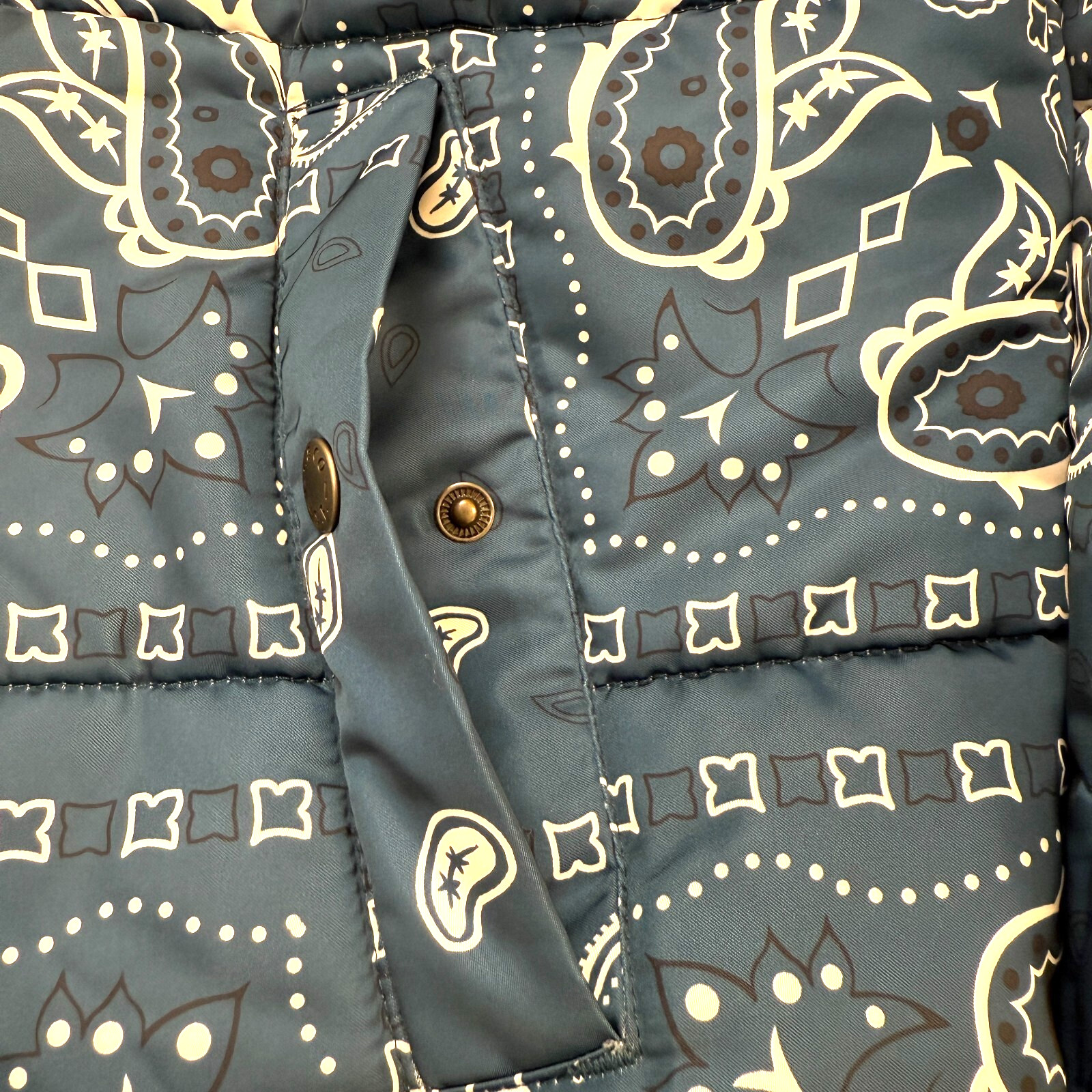 RARE Levi’s Paisley Blue Bandana Quilted Bomber/Puffer Jacket Size Small EUC
