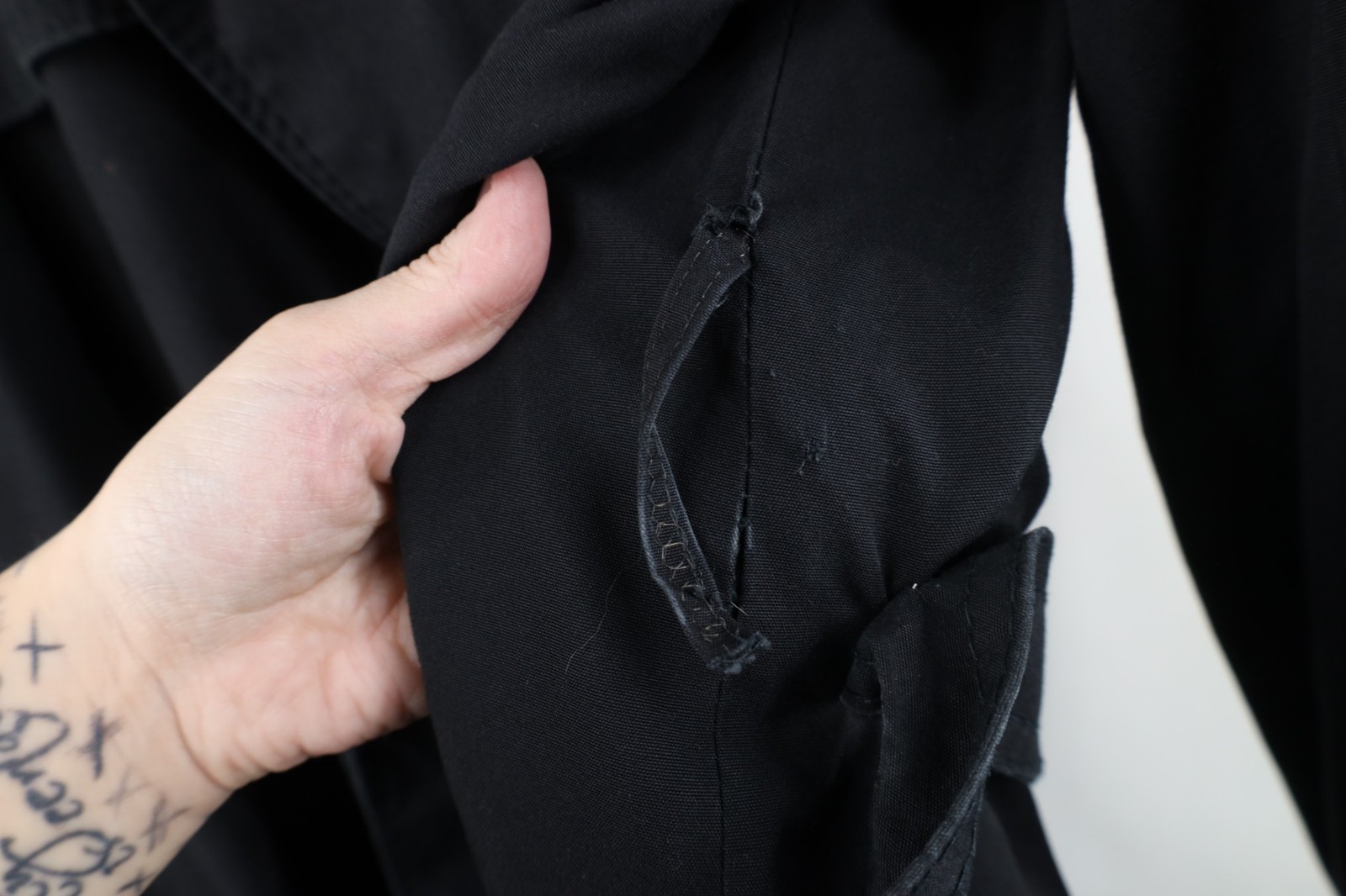 Vintage 70s Streetwear Mens 44R Distressed Belted Trench Coat Jacket Black