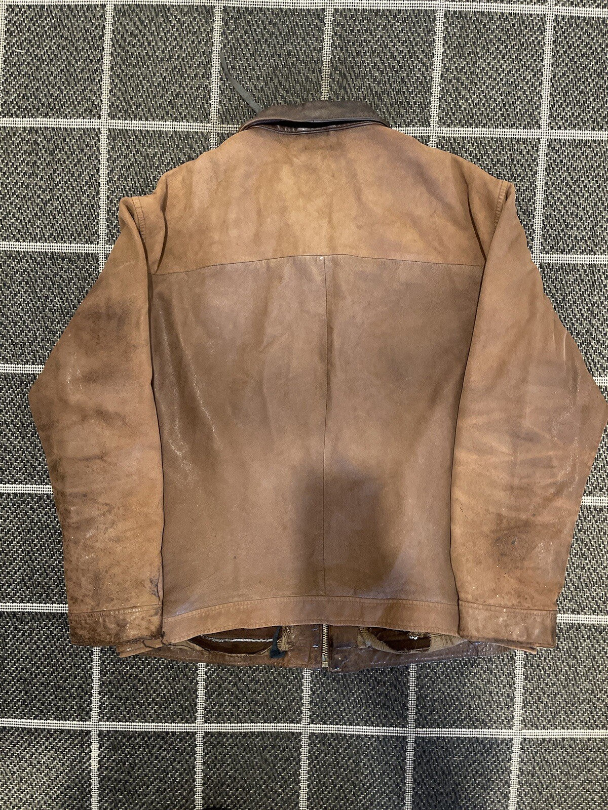 ATTENTION BUYER LEFT BAD REVIEW ON THIS JACKET FOR BEING IN BAD CONDITION‼️‼️‼️