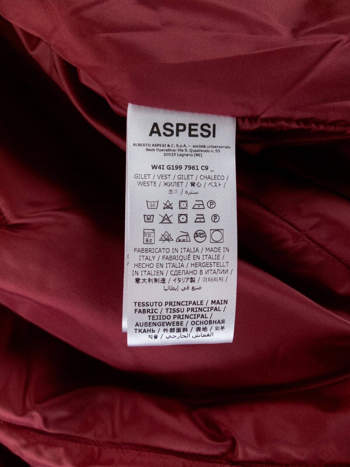 NO CUSTOMS TAX ASPESI slim fit burgundy technical fabric padded gilet vest Large