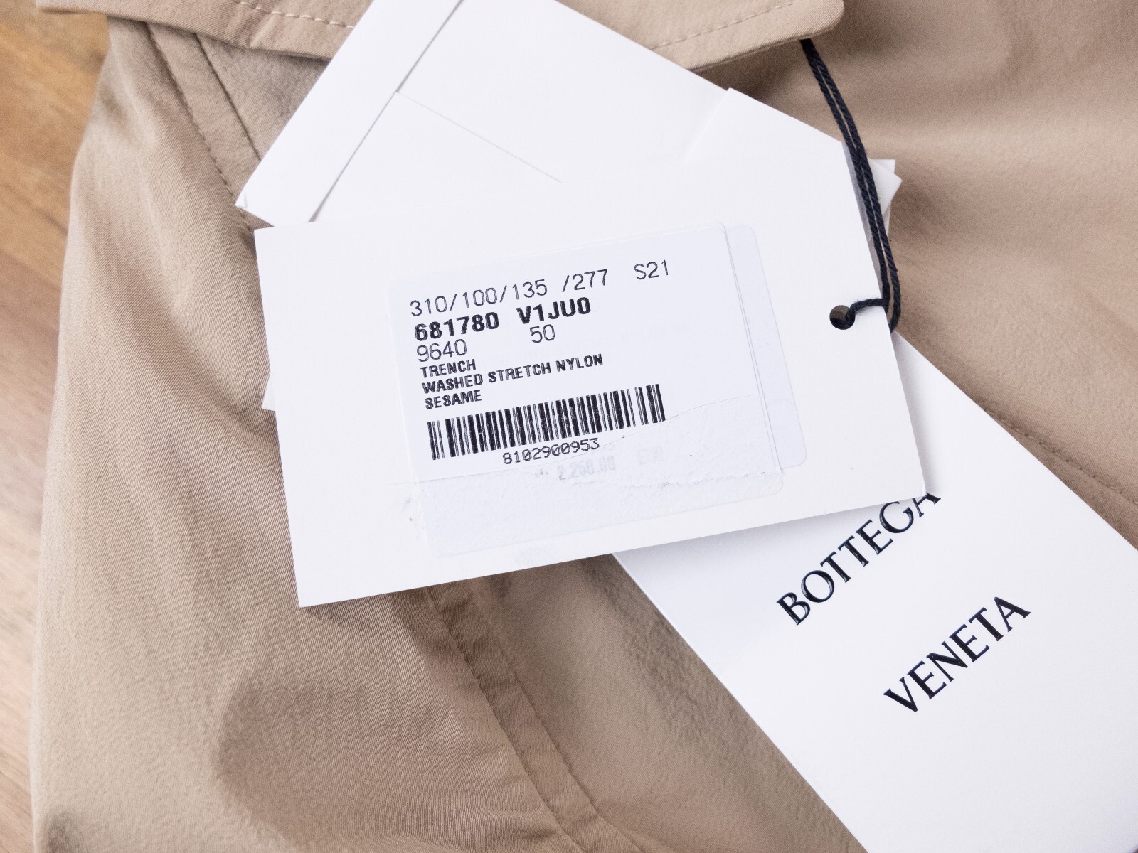 (NO CUSTOMS TAX) BOTTEGA VENETA beige double breasted nylon trench coat Medium