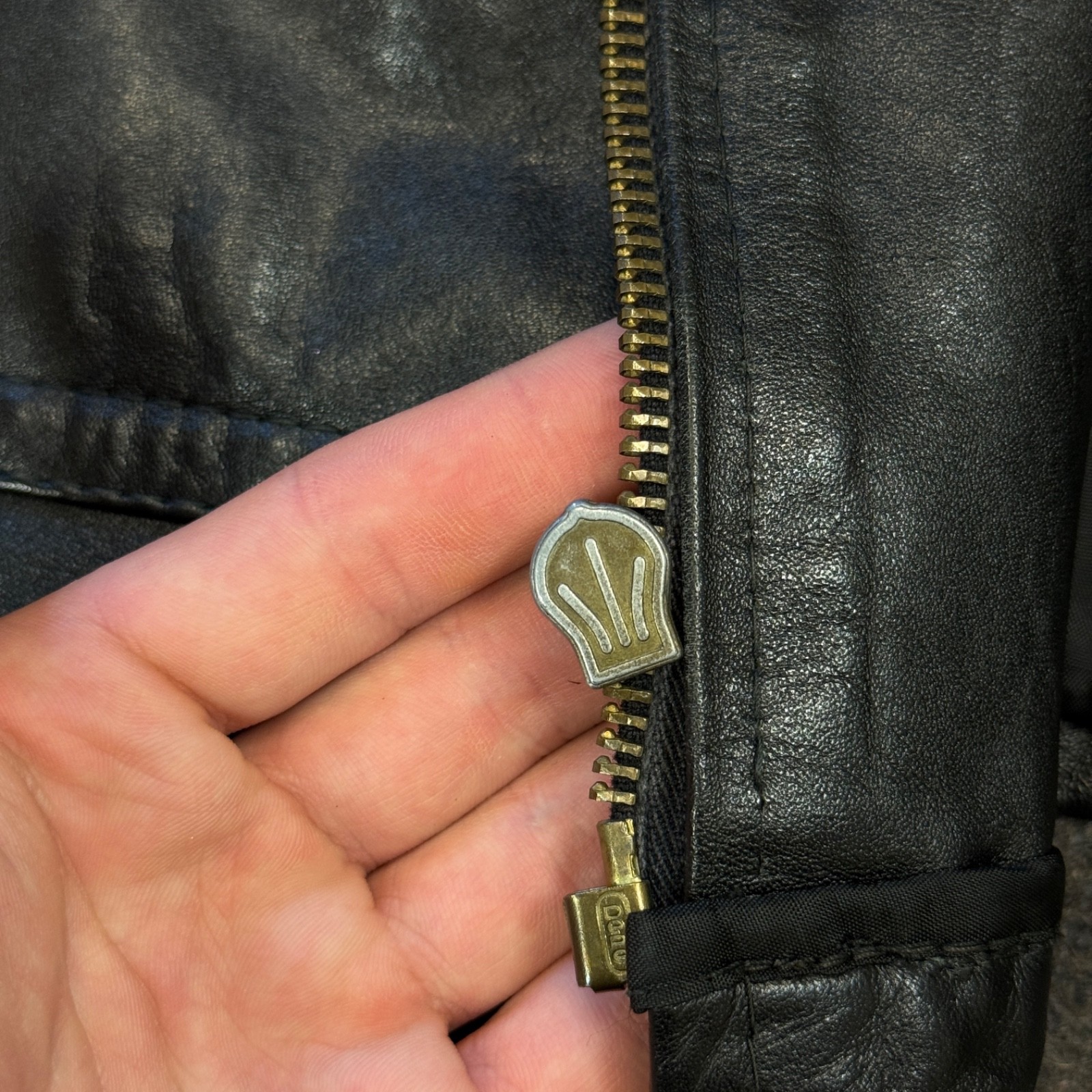 Black Genuine Leather Made in Argentine 42 men’s jacket biker vintage 80’s