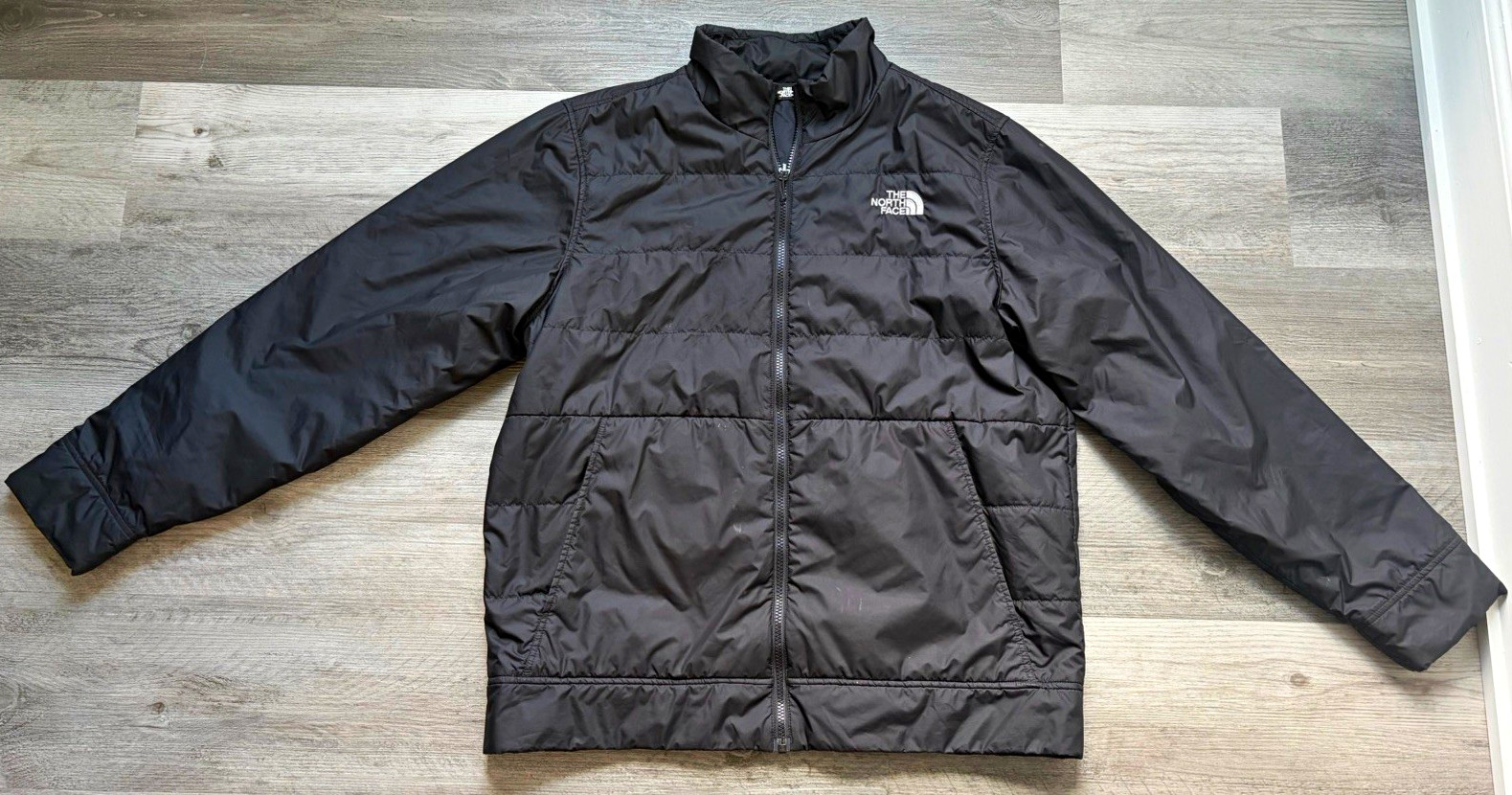 The North Face Men’s L Black Lightweight Insulated Full Zip Jacket C802