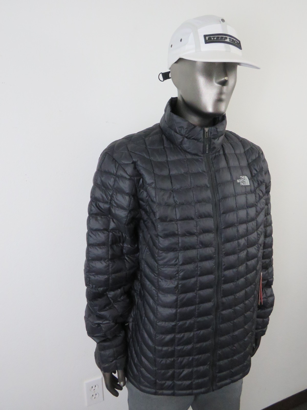 NWT Mens The North Face Thermoball Trekker ECO Insulated FZ Puffer Jacket Black