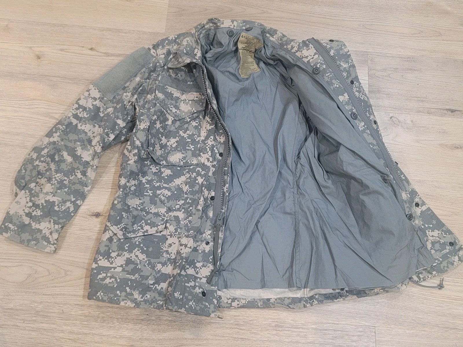 Military Surplus Army ACU Uniform Jacket Digital Camo Cold Weather Medium