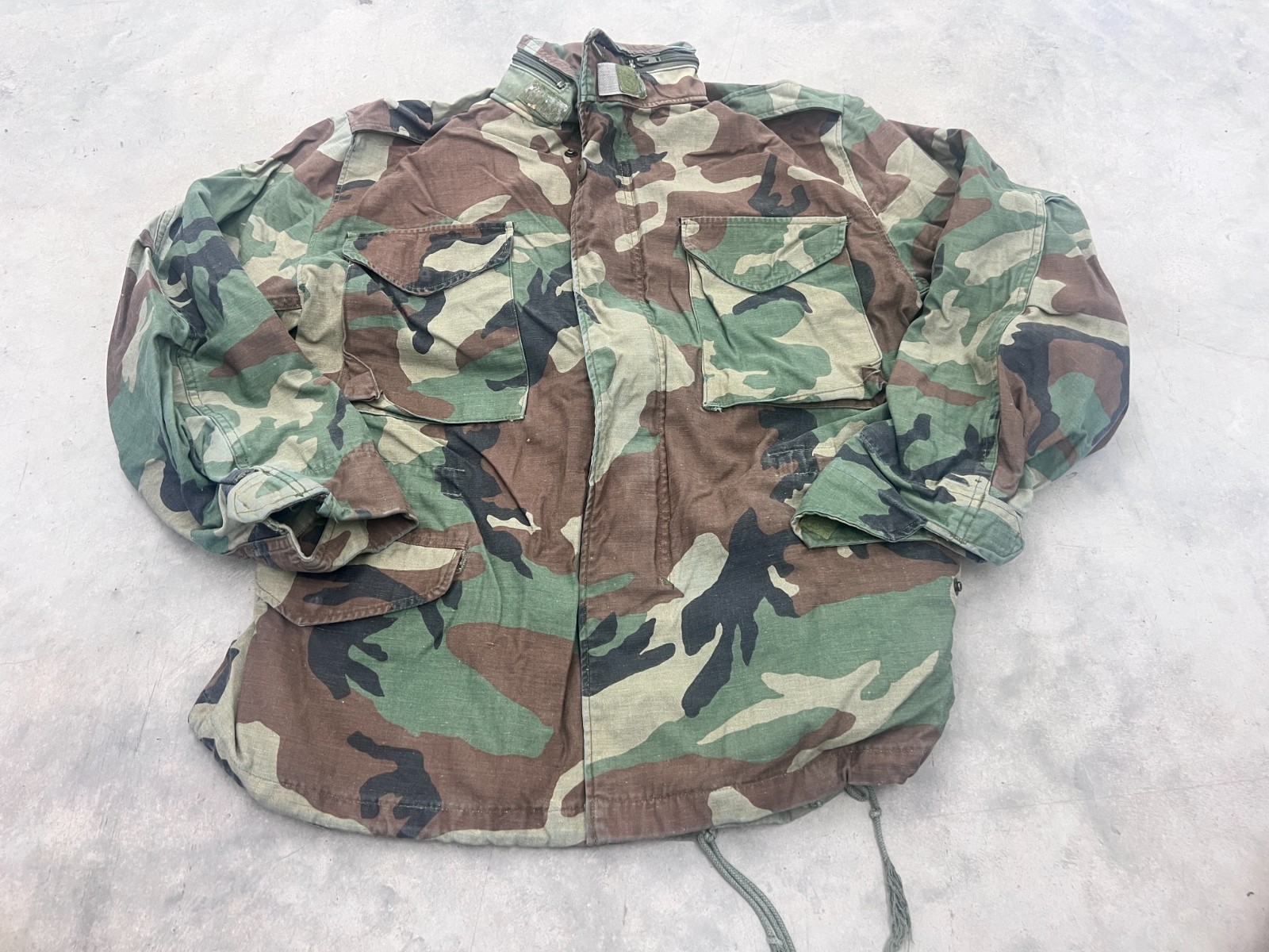 Vintage Golden Mfg Military Jacket Mens Medium Short Woodland Camouflage Outdoor