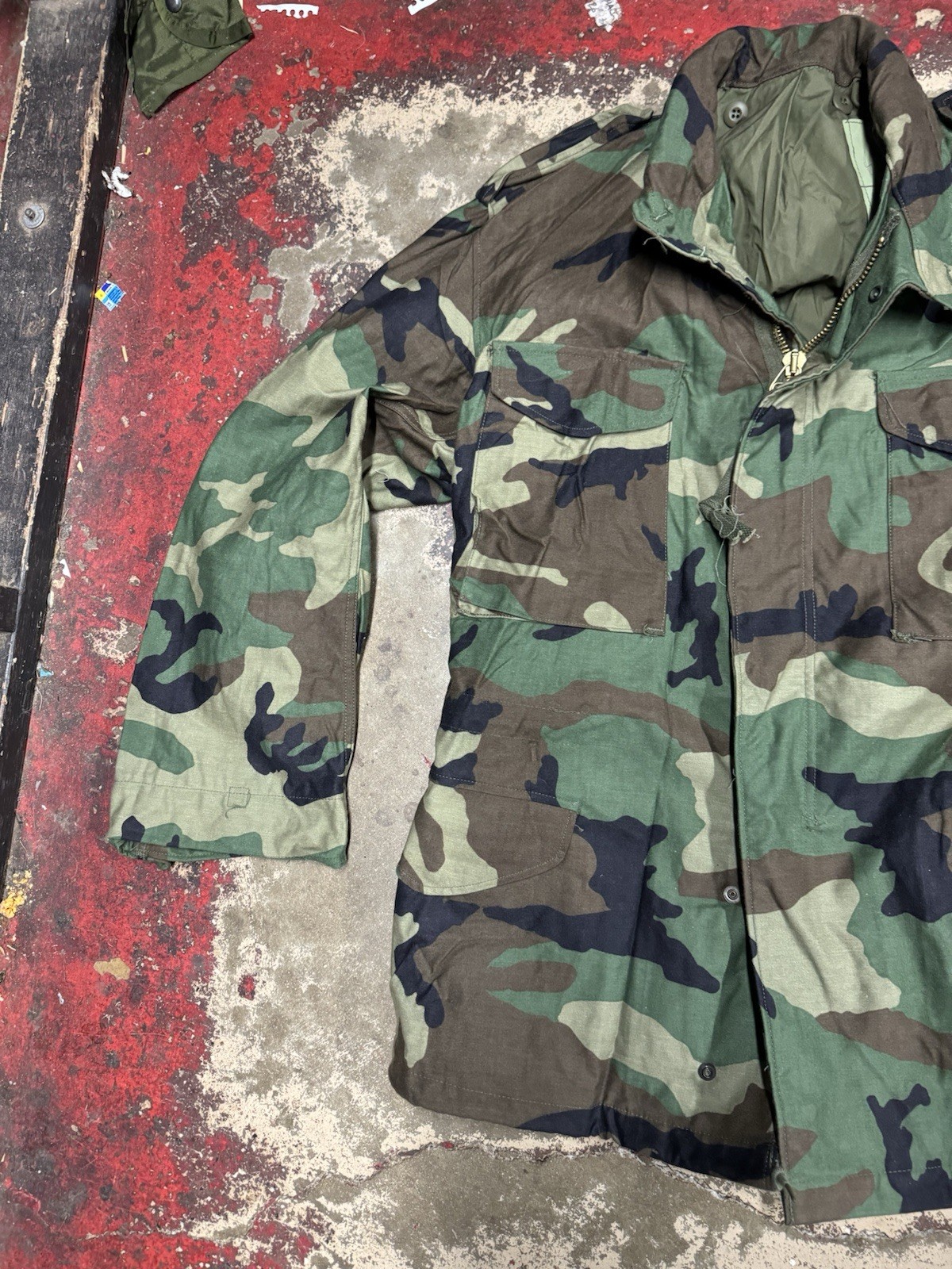 US ARMY WOODLAND CAMO BRASS ZIPPER M-65 FIELD JACKET SIZE MEDIUM REGULAR