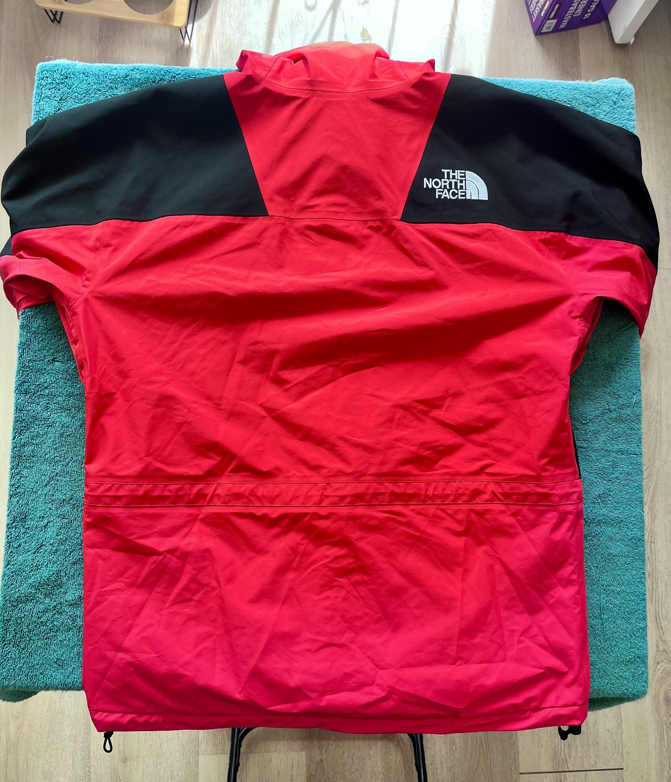 The North Face 1994 Retro Mountain Futurelight Jacket – Fiery Red [Medium, Used]