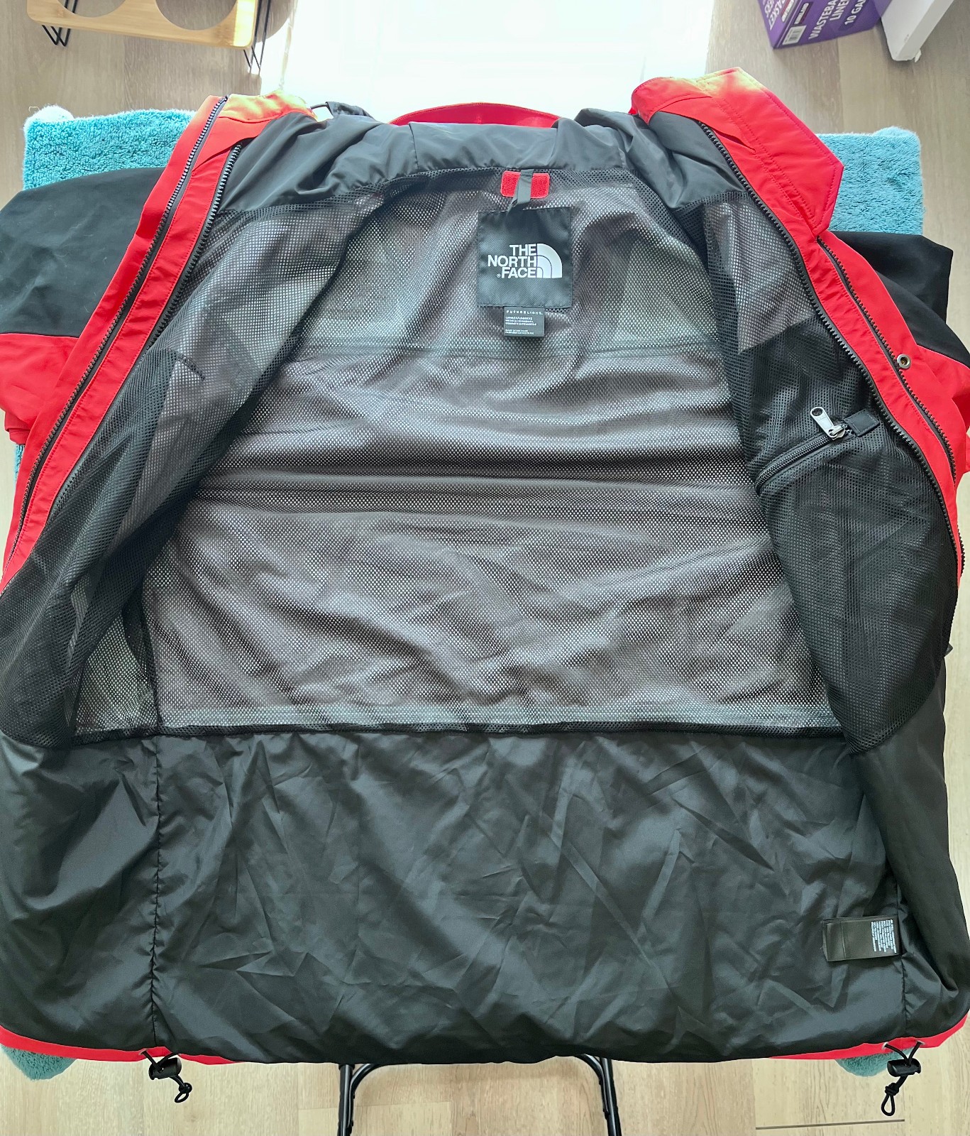 The North Face 1994 Retro Mountain Futurelight Jacket – Fiery Red [Medium, Used]