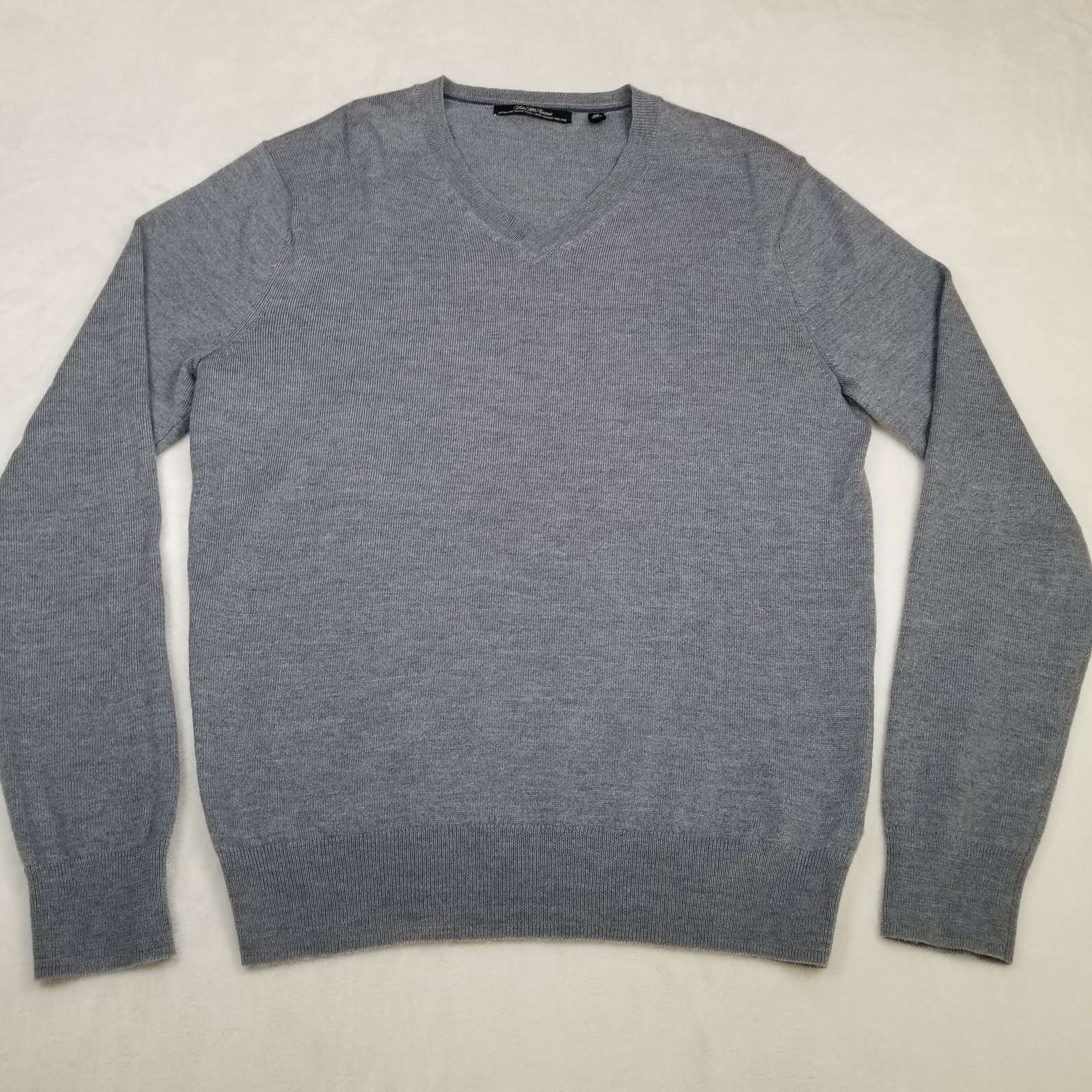Saks Fifth Avenue Men’s V-Neck Extra Fine Merino Wool Sweater Size Medium Gray
