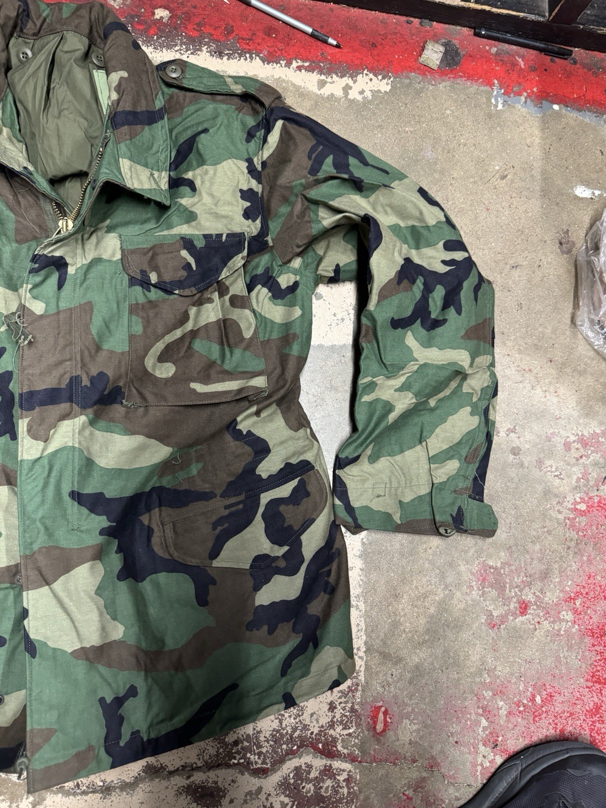 US ARMY WOODLAND CAMO BRASS ZIPPER M-65 FIELD JACKET SIZE MEDIUM REGULAR