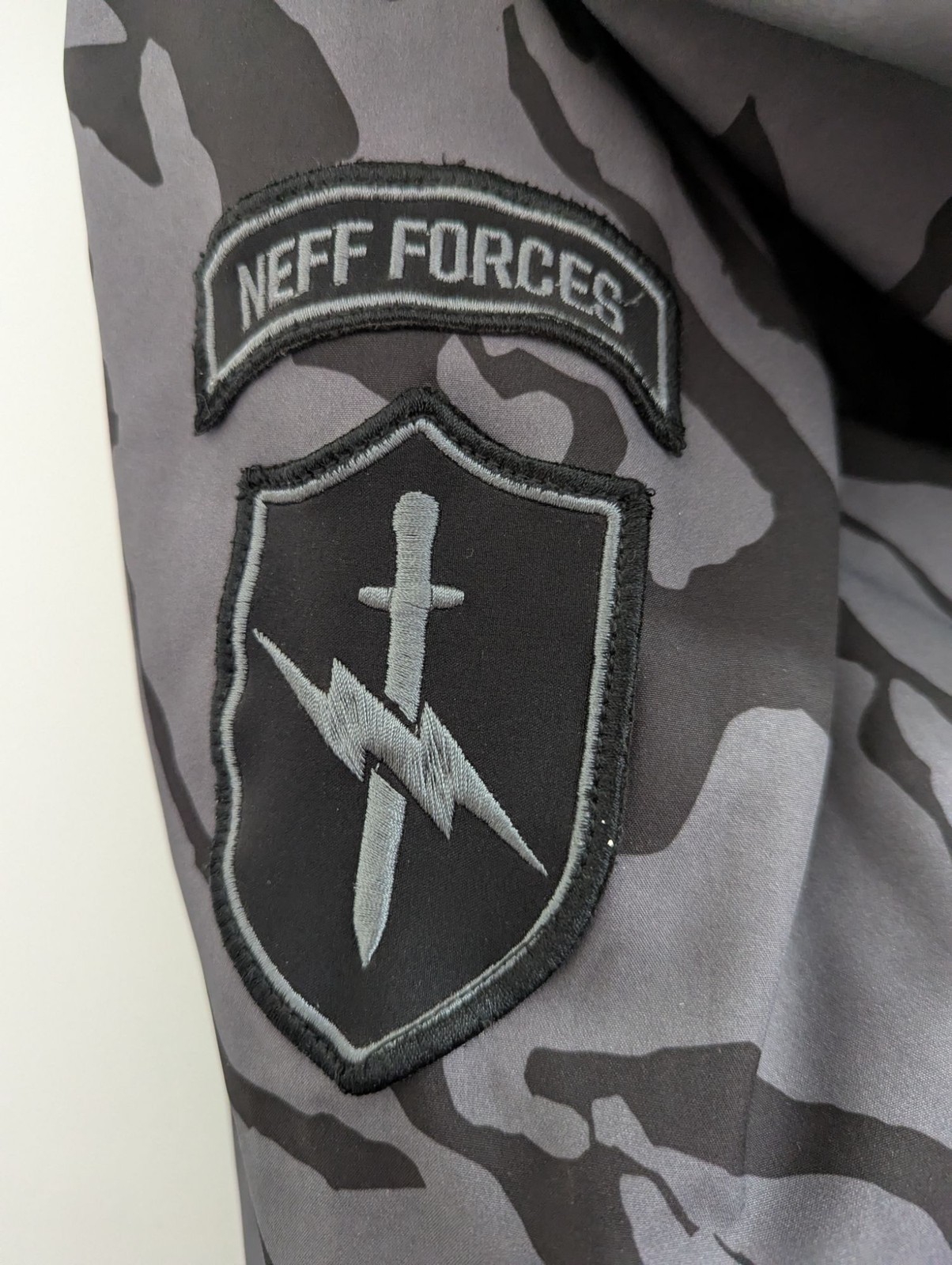 Neff Custom Threads Mens Jacket Black Grey Camo Hooded Size L Winter