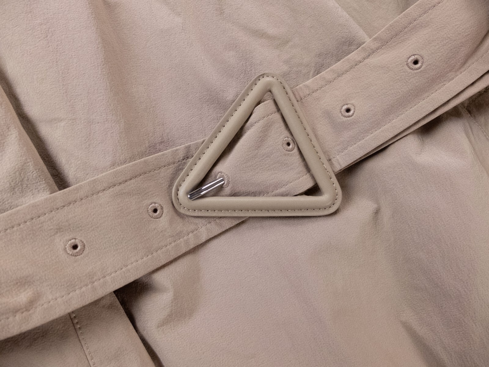 (NO CUSTOMS TAX) BOTTEGA VENETA beige double breasted nylon trench coat Medium