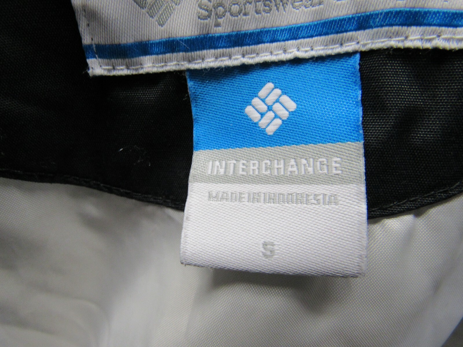 COLUMBIA SPORTWEAR COMPANY MENS BLACK INTERCHANGE JACKET 1 PIECE SIZE SMALL
