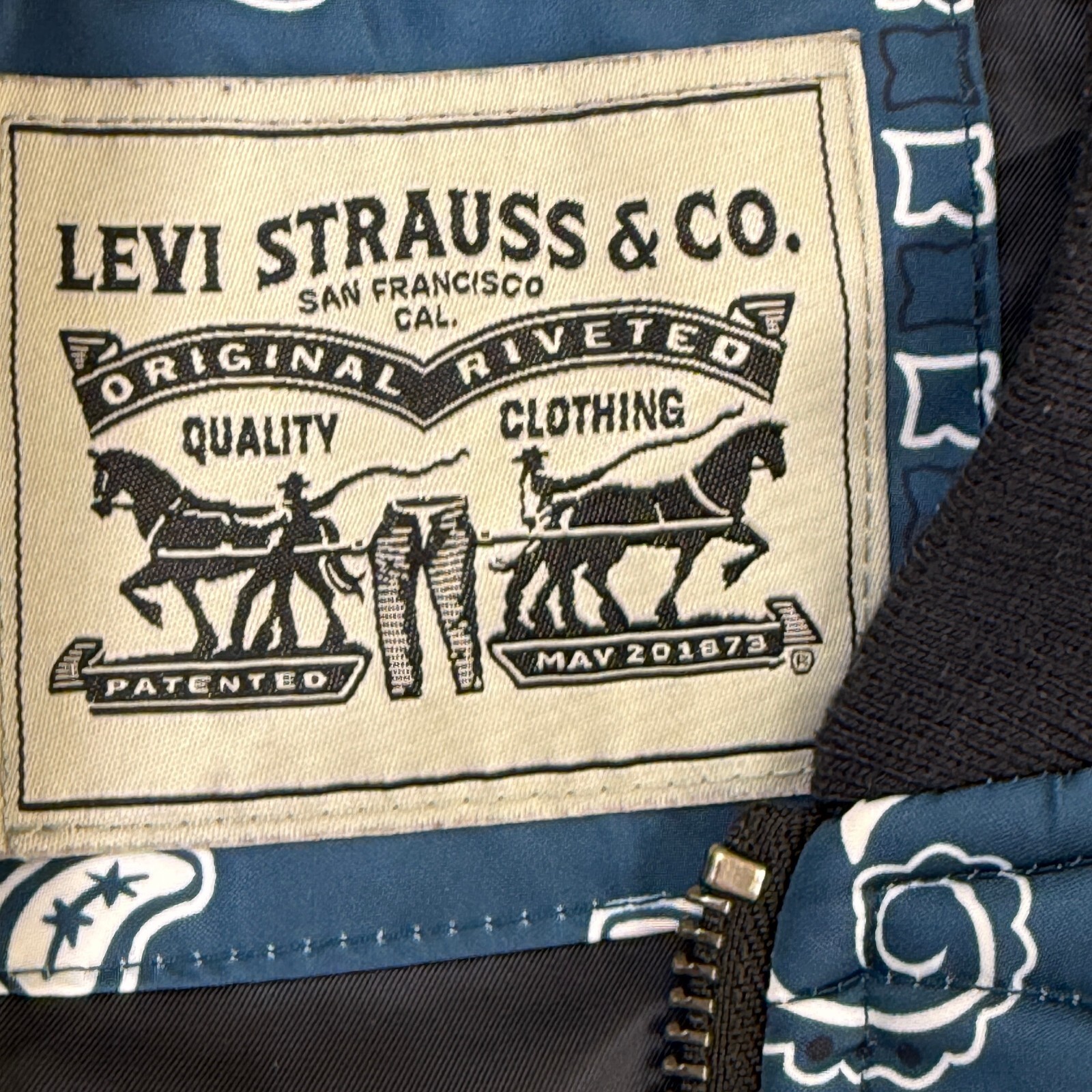 RARE Levi’s Paisley Blue Bandana Quilted Bomber/Puffer Jacket Size Small EUC