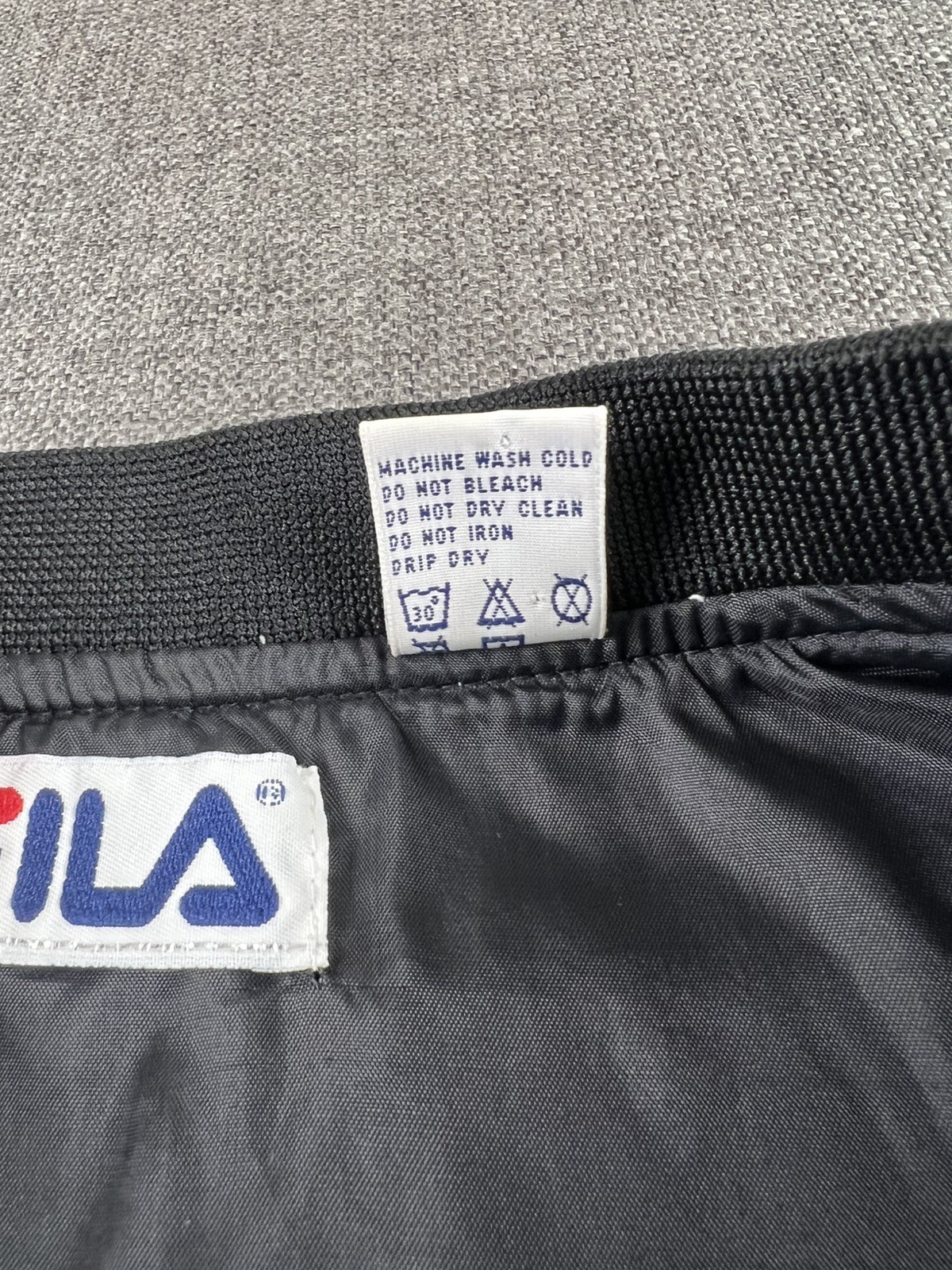 Vintage 90s FILA Black V-neck Pullover Golf Jacket Windbreaker Men’s Medium!