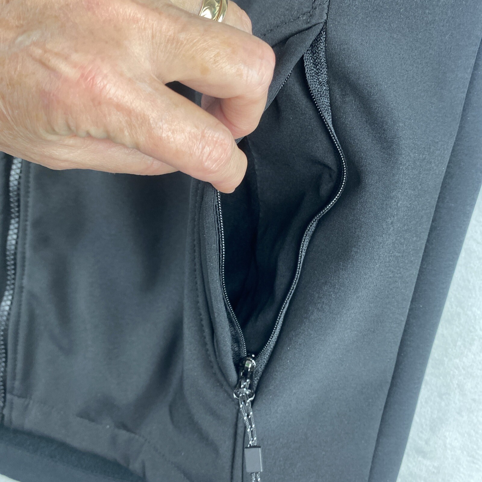 Mens Sportsmans Warehouse Employee Full Zip Vest sz M Blk Polyester, Spandex NWT