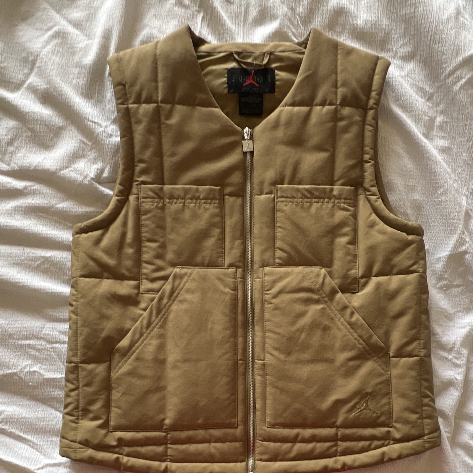 Jordan Beige Quilted Full Zip Vest XS Men’s Loose Fit V-Neck Logo Puffer