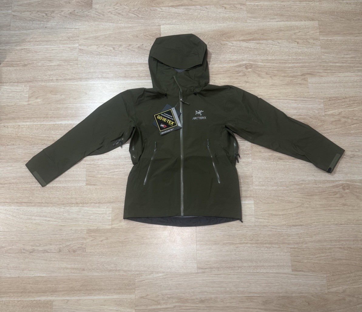 Green Arc’teryx Beta LT Size Medium
