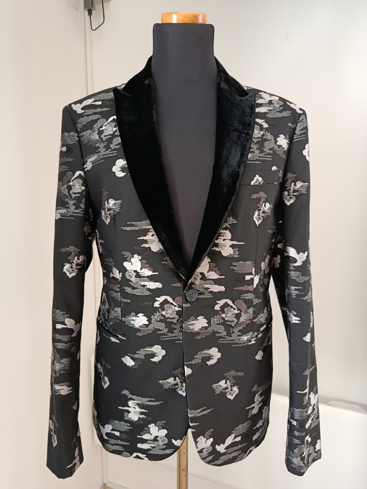 Emporio Armani Runway FW 2017 Brocade Jaquard Mohair Wool Velvet Tuxedo Jacket