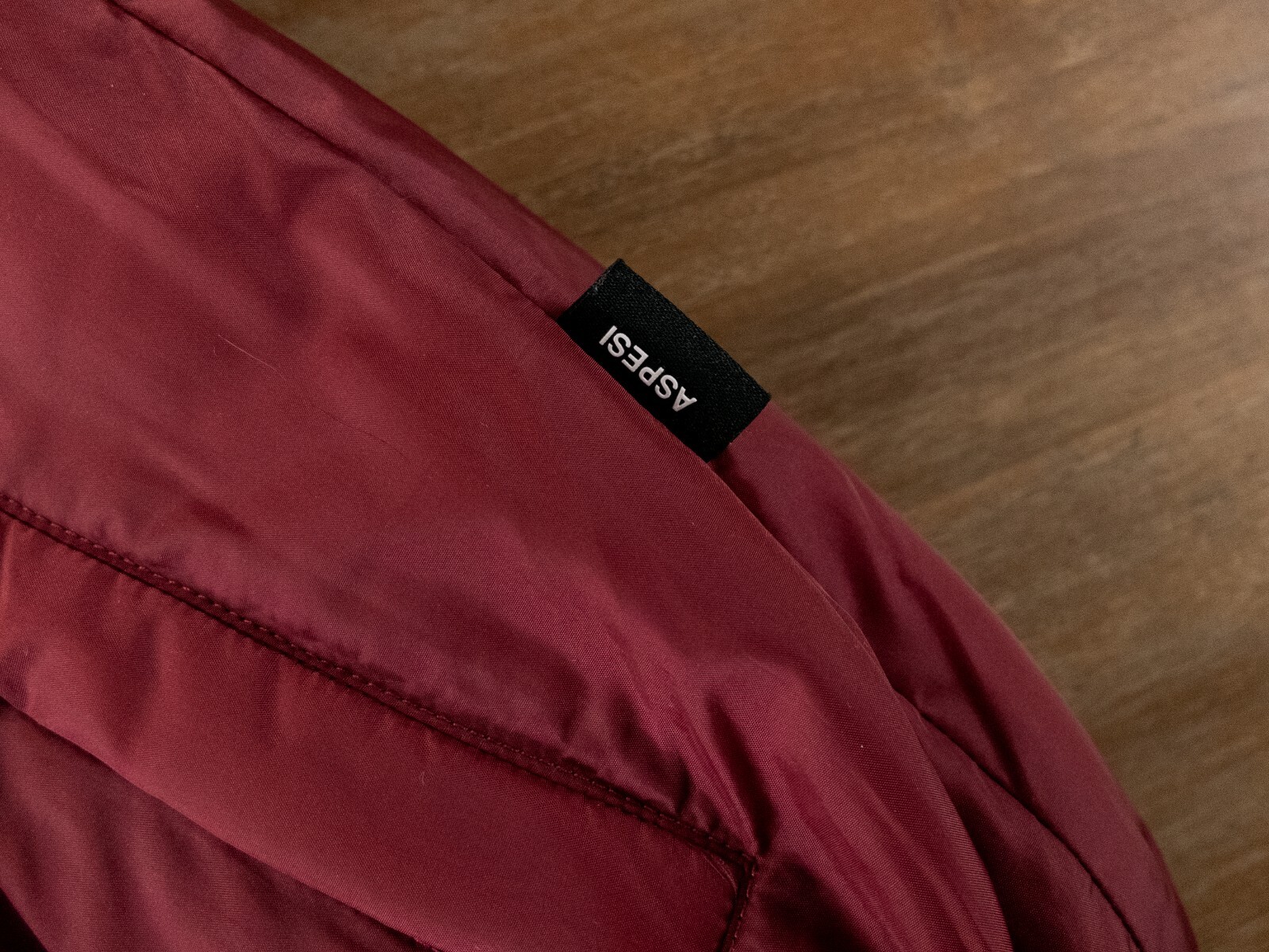 NO CUSTOMS TAX ASPESI slim fit burgundy technical fabric padded gilet vest Large